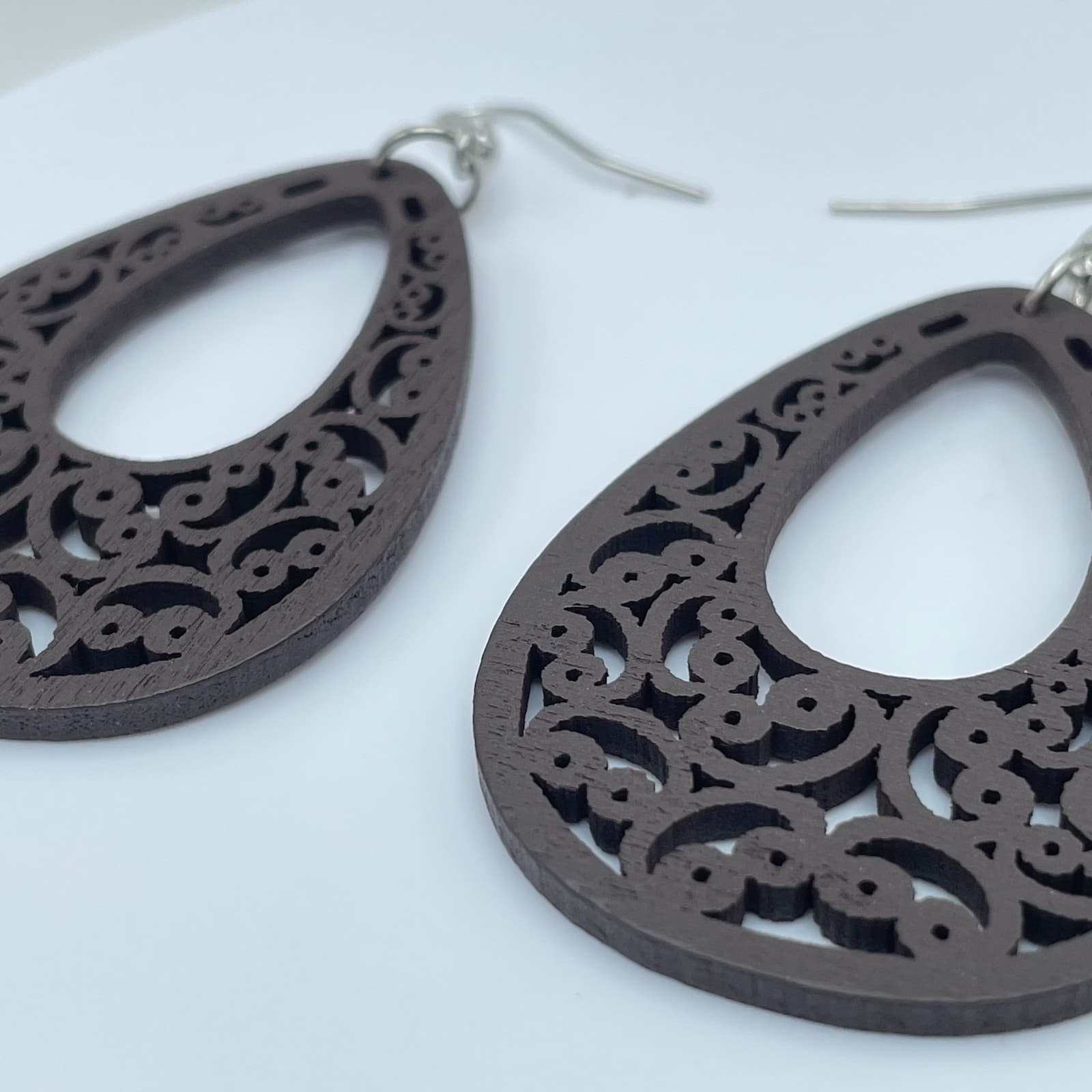 Vintage 90s Brown Wood Filigree Teardrop Dangle Earrings Boho Hippie Fashion - Thumbnail 3