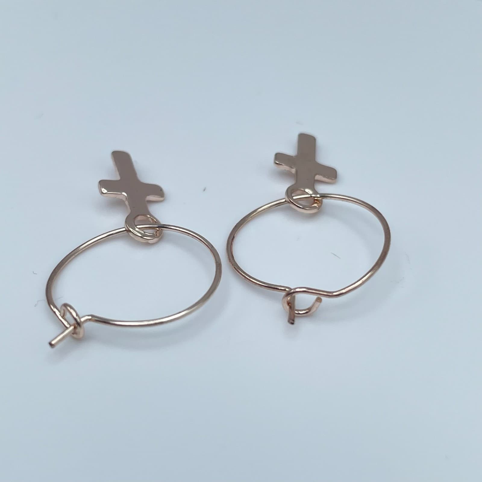 Vintage 90s Rose Gold Tone Cross Charm Hoop Earrings Minimalist Religious Boho - Thumbnail 4