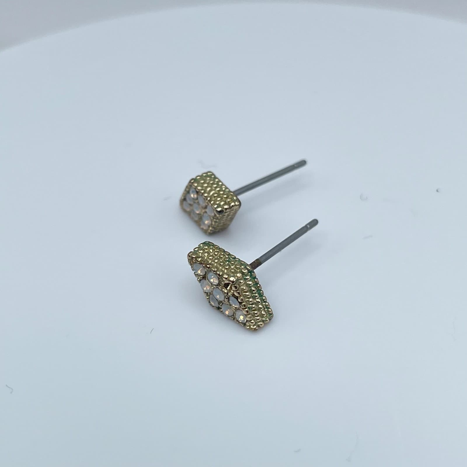 Vintage 90s Gold Tone White Glass Pave Diamond Shape Stud Earrings Fashion - Thumbnail 8