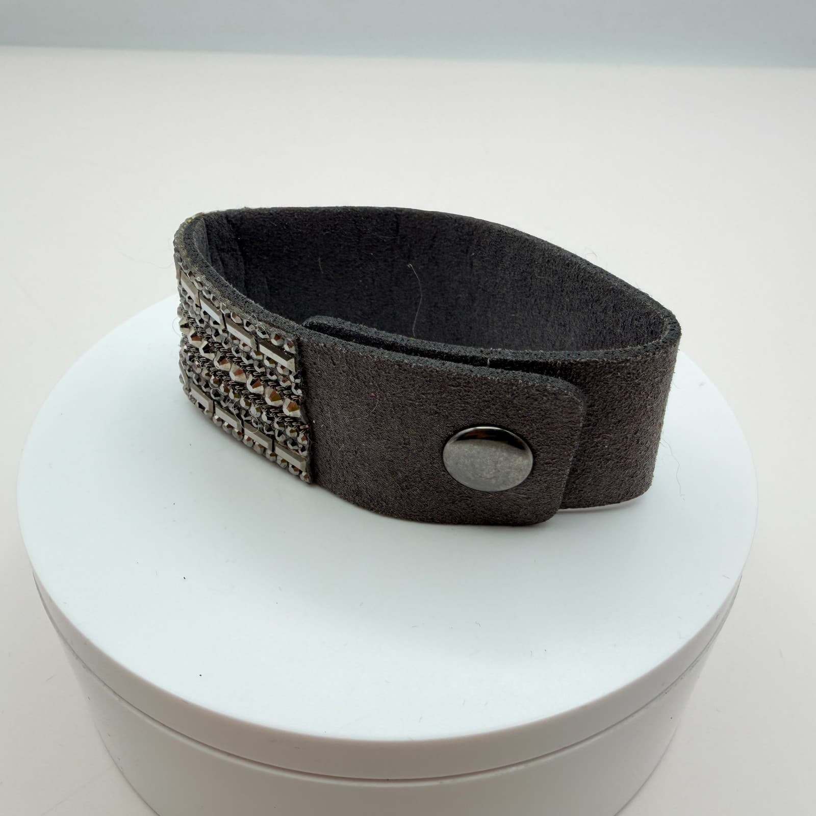 Vintage 90s Gray Suede Cuff Bracelet Hematite Tone Glass Glam Punk Jewelry - Thumbnail 10