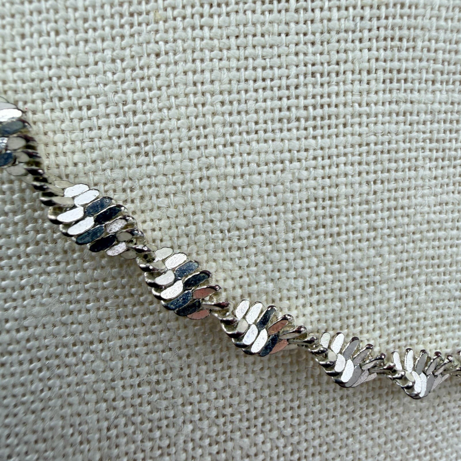 Vintage 90s Silver Tone Twisted Herringbone Chain Women's Fashion Jewelry - Thumbnail 6