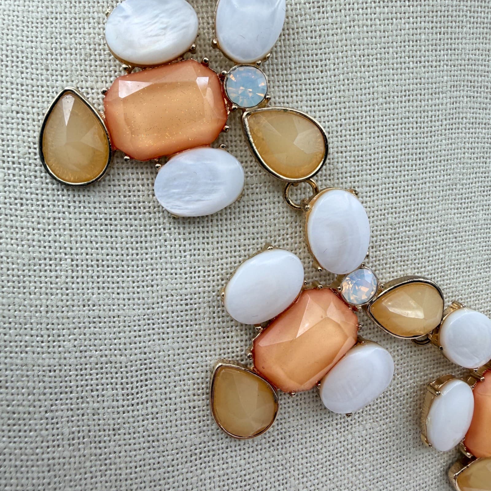 Vintage 90s Bib Necklace Peach White Glass Statement Women's Classic Jewelry - Thumbnail 8