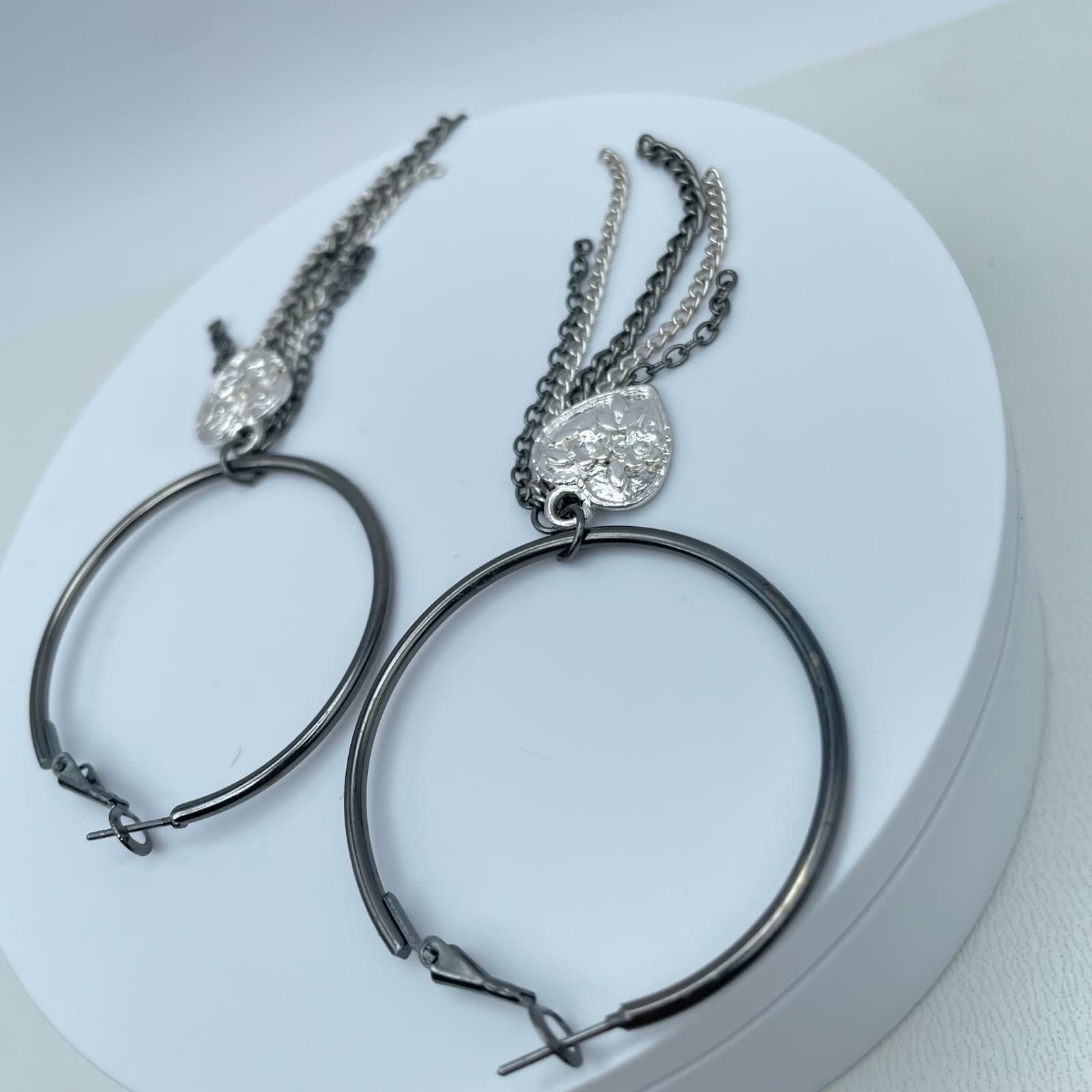 Vintage 90s Silver Tone Mesh Wrap Hoop Earrings Fashion Women's Classic Jewelry - Thumbnail 5