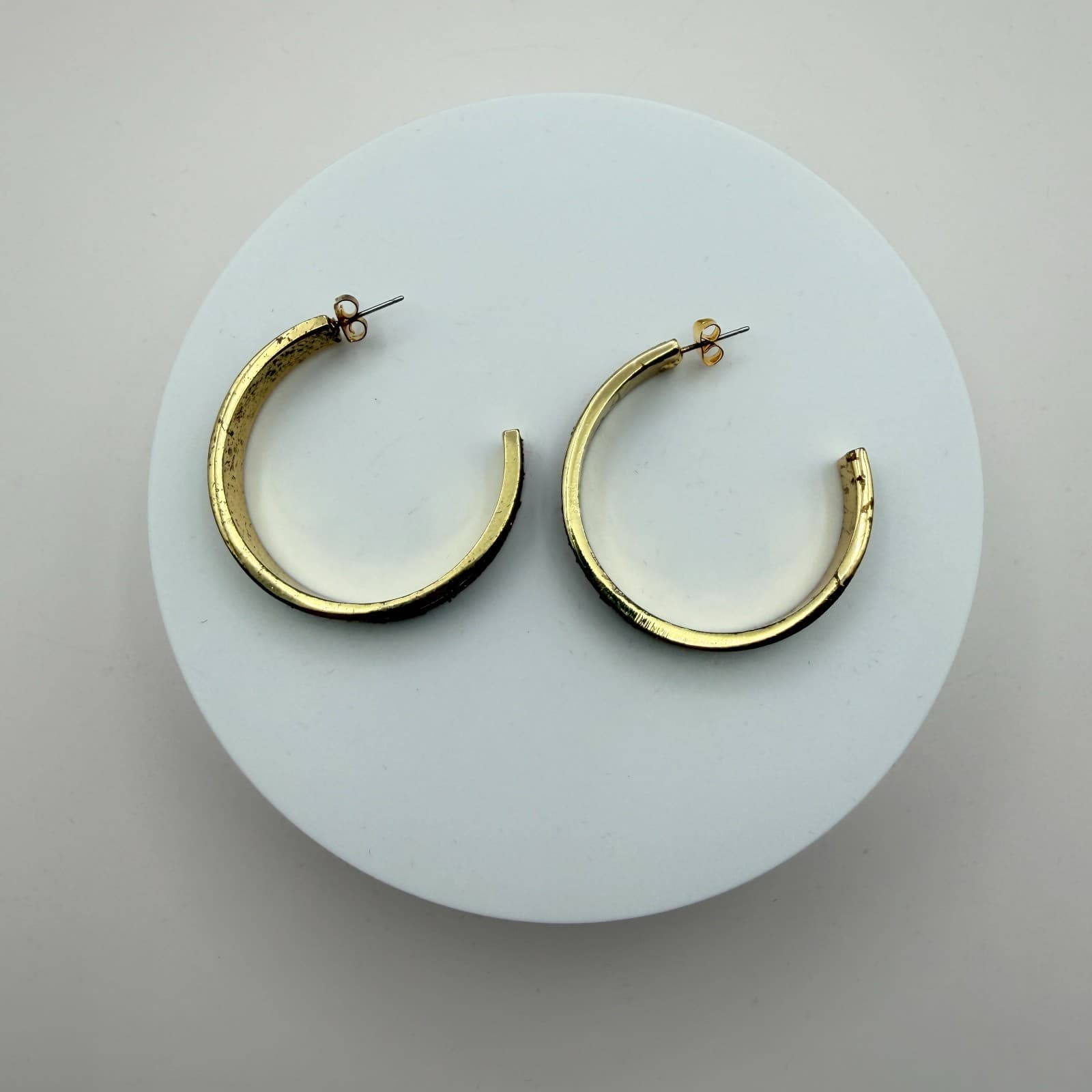 Vintage 90s Gold Tone Glitter Inlay Hoop Earrings Retro Boho Fashion Jewelry - Image 1
