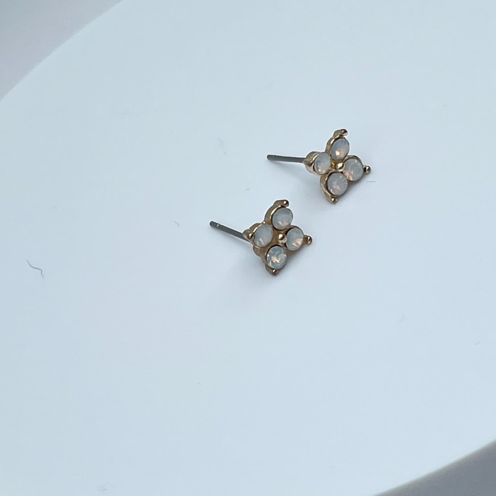 Vintage 80s Gold Tone Floral Stud White Opaline Earrings Women's Classic Jewelry - Thumbnail 8