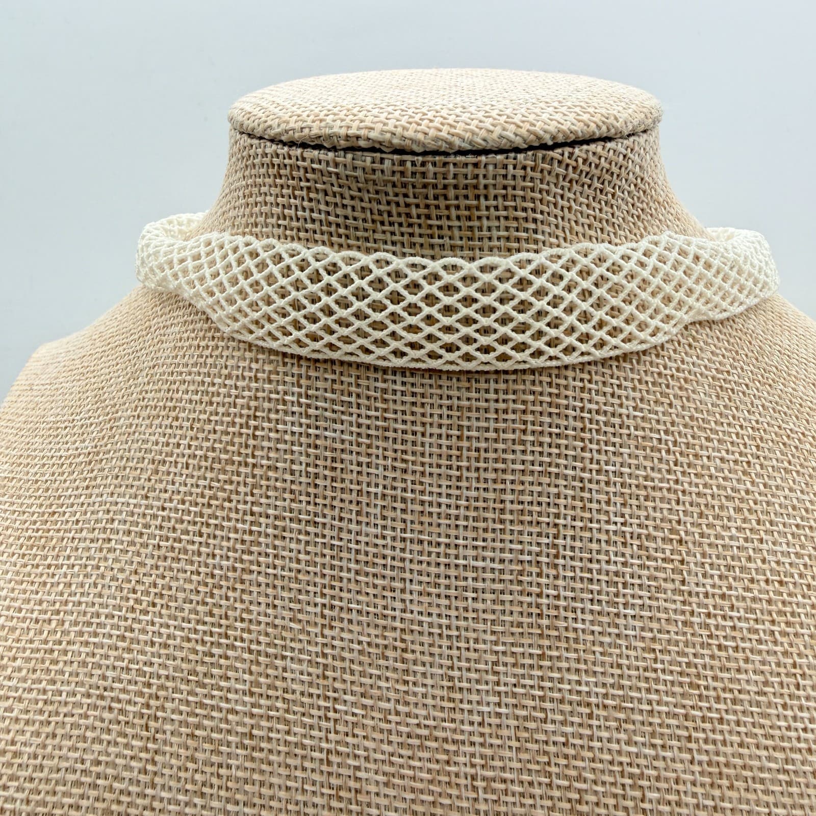 Vintage 90s White Mesh Lace Choker Necklace Boho Fishnet Classic Fashion Jewelry - Thumbnail 4