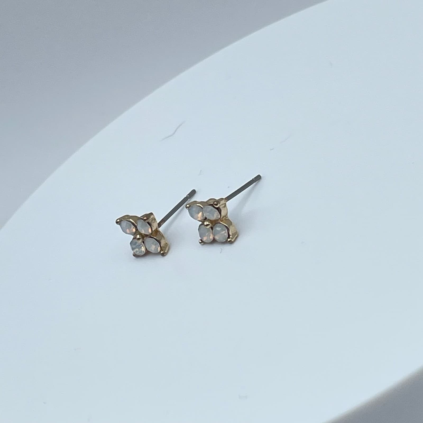 Vintage 80s Gold Tone Floral Stud White Opaline Earrings Women's Classic Jewelry - Thumbnail 7