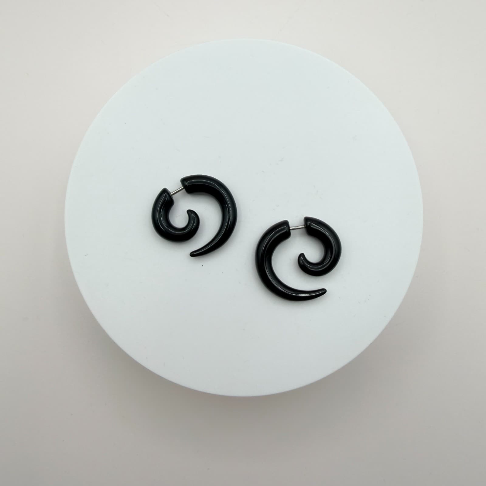 Vintage 90s Black Spiral Taper Hoop Earrings Faux Gauge Swirl Goth Boho Jewelry - Thumbnail 2