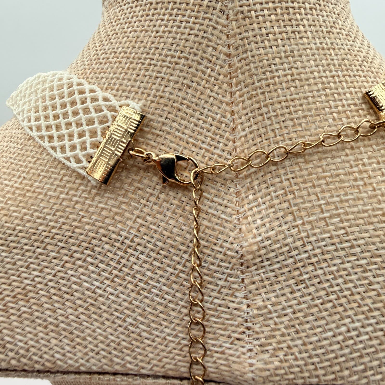 Vintage 90s White Mesh Lace Choker Necklace Boho Fishnet Classic Fashion Jewelry - Thumbnail 5