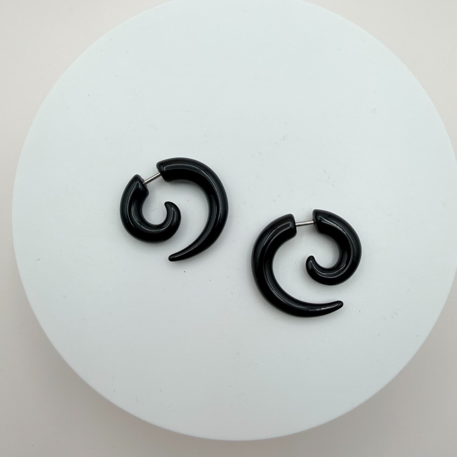 Vintage 90s Black Spiral Taper Hoop Earrings Faux Gauge Swirl Goth Boho Jewelry - Thumbnail 3