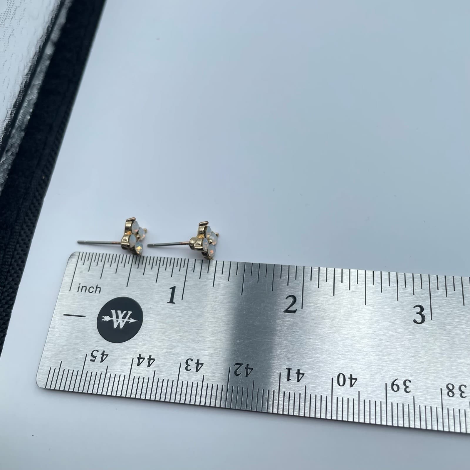 Vintage 80s Gold Tone Floral Stud White Opaline Earrings Women's Classic Jewelry - Thumbnail 2