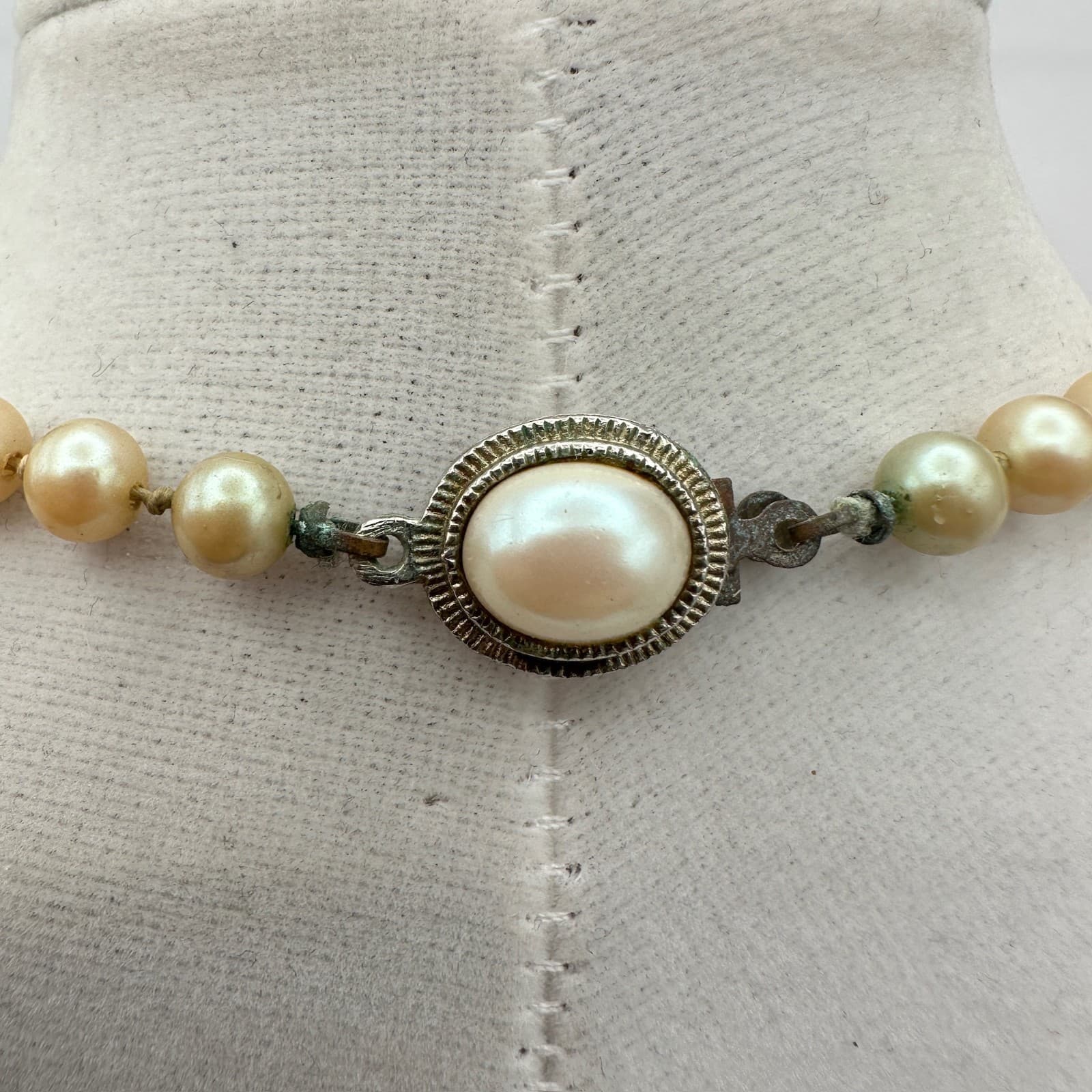 Vintage 50s 60s Knotted Faux Pearl Necklace Champagne Gold Tone Classic Jewelry - Thumbnail 5