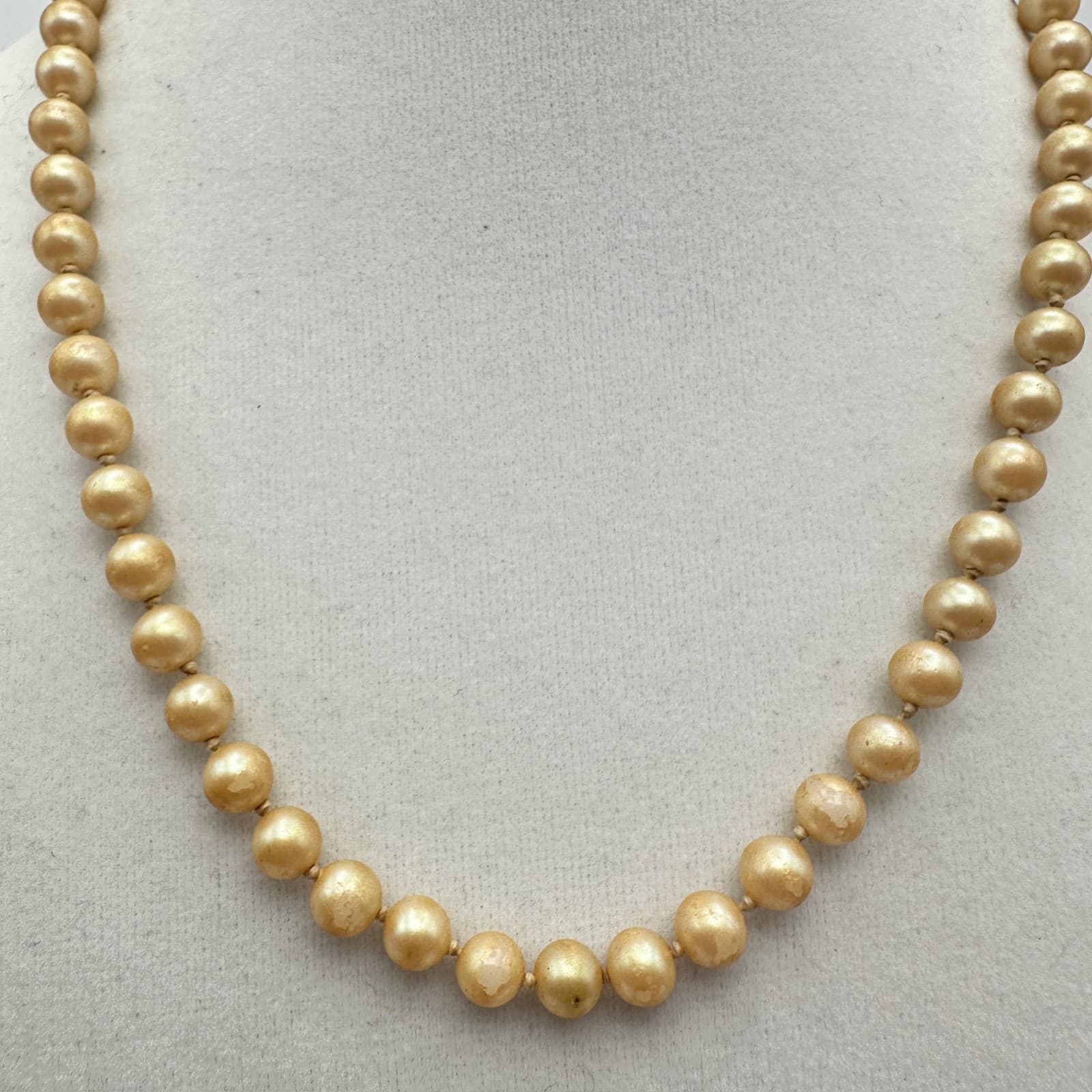 Vintage 50s 60s Knotted Faux Pearl Necklace Champagne Gold Tone Classic Jewelry - Thumbnail 2