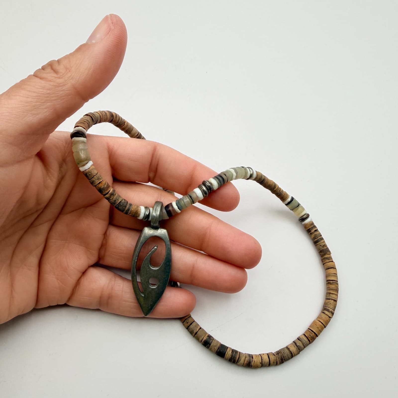 VTG Y2K Silver Tone Heishe Wooden Beaded Pewter Fish Pendant Necklace Jewelry - Thumbnail 9