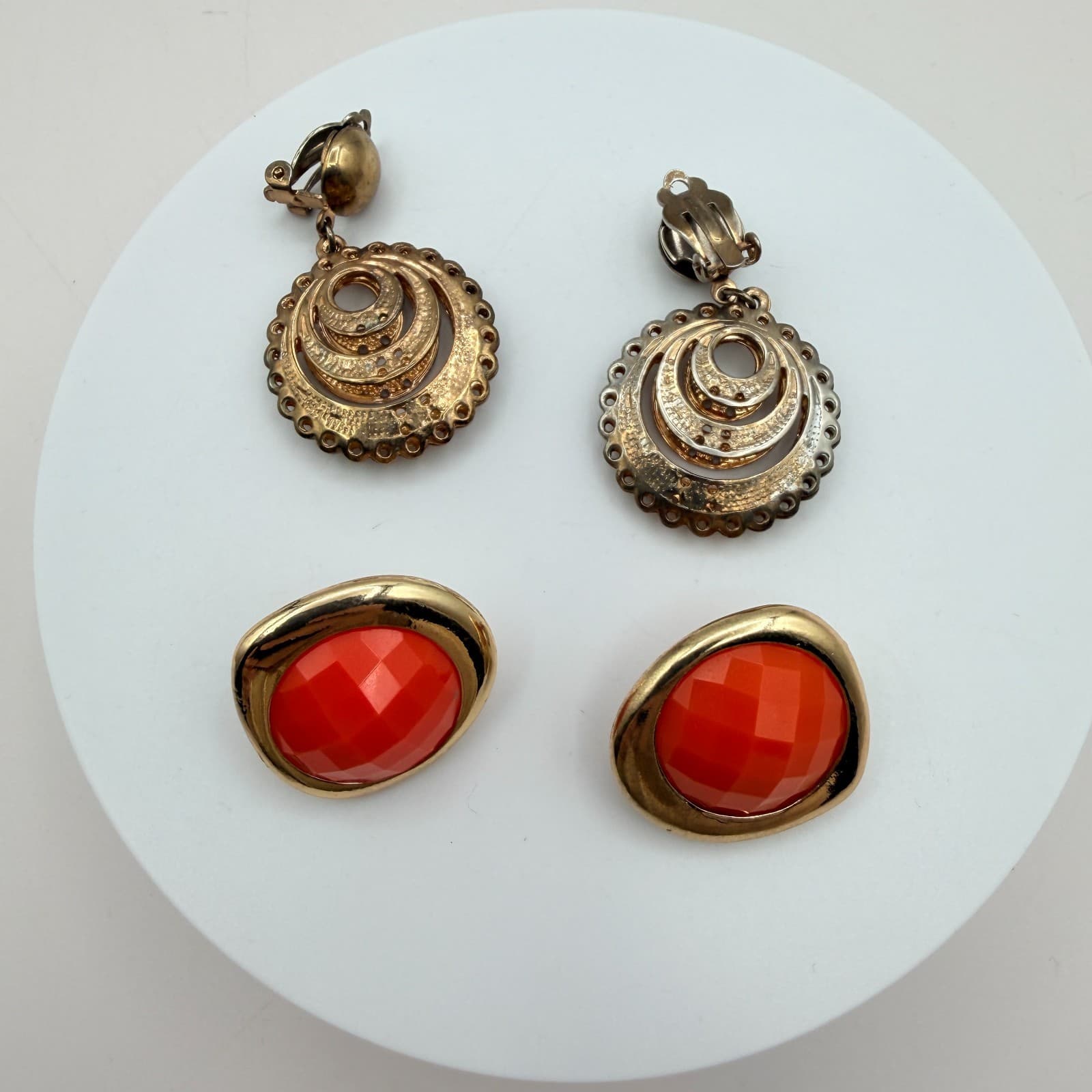 Vintage Y2K Gold Tone Red Glass Earrings Set Women's Classic Fashion Jewelry - Thumbnail 3