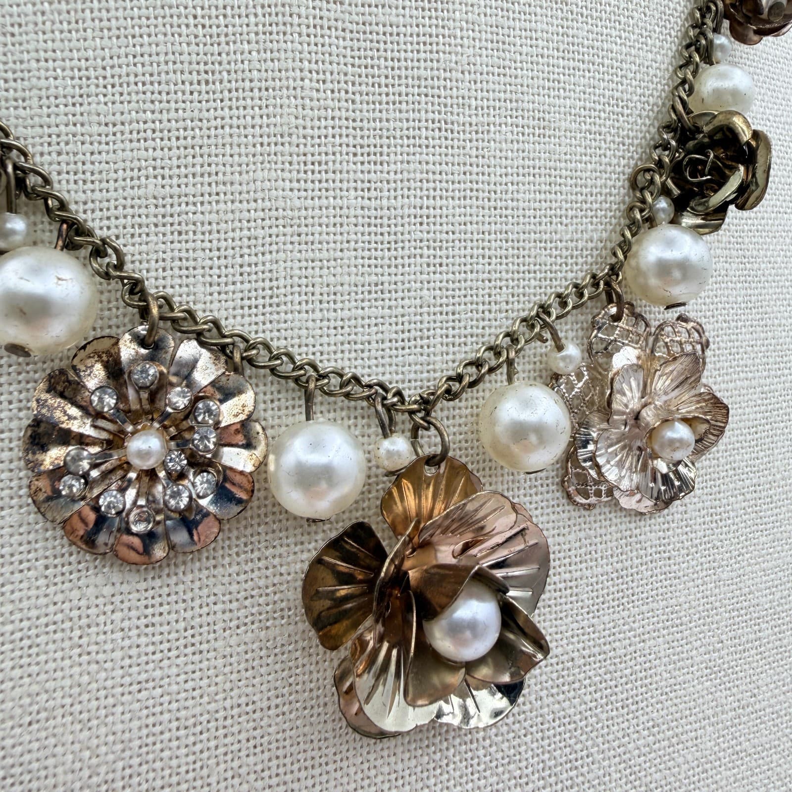 Vintage 90s Gold Tone Floral Faux Pearl Statement Necklace Women's Jewelry - Thumbnail 5