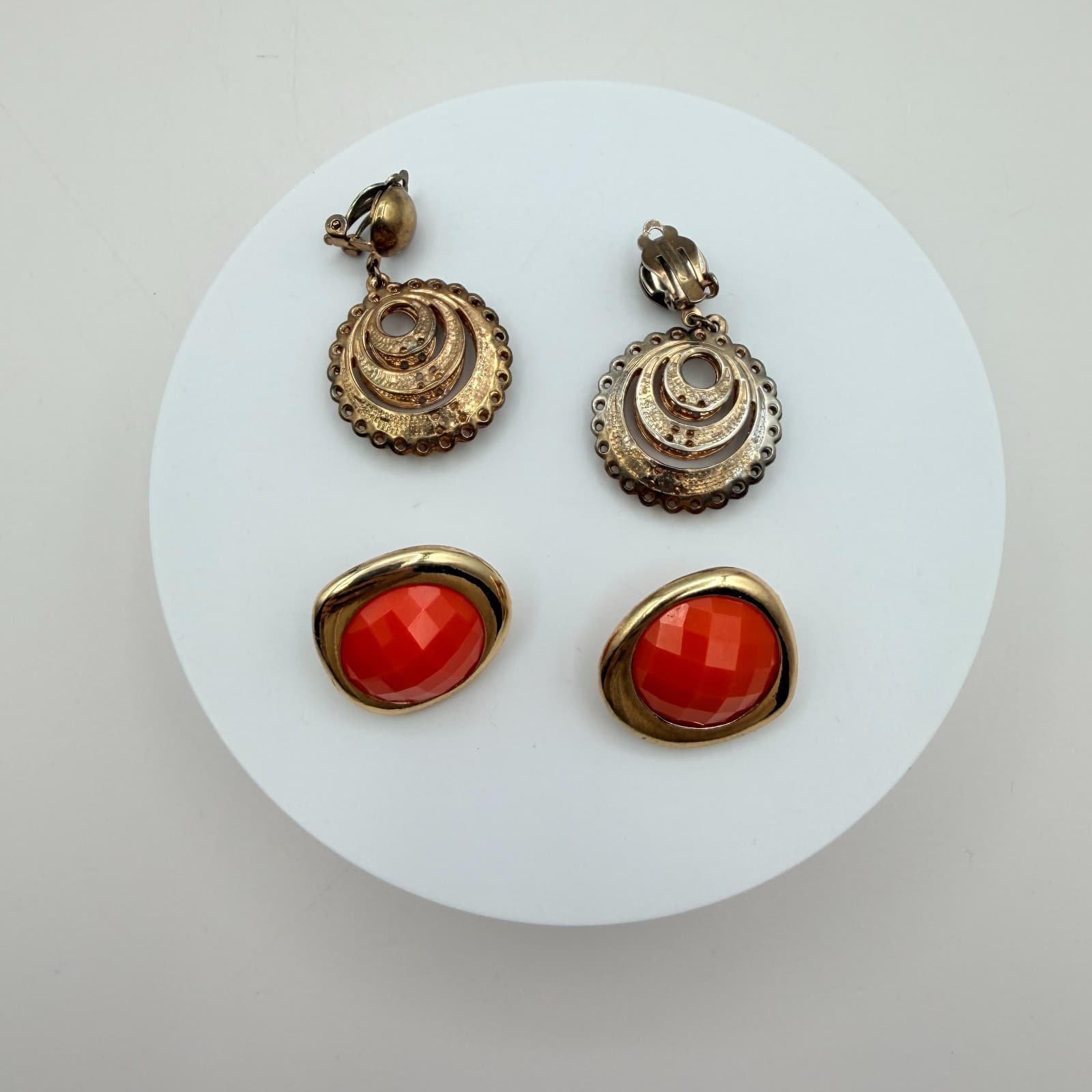 Vintage Y2K Gold Tone Red Glass Earrings Set Women's Classic Fashion Jewelry - Thumbnail 2