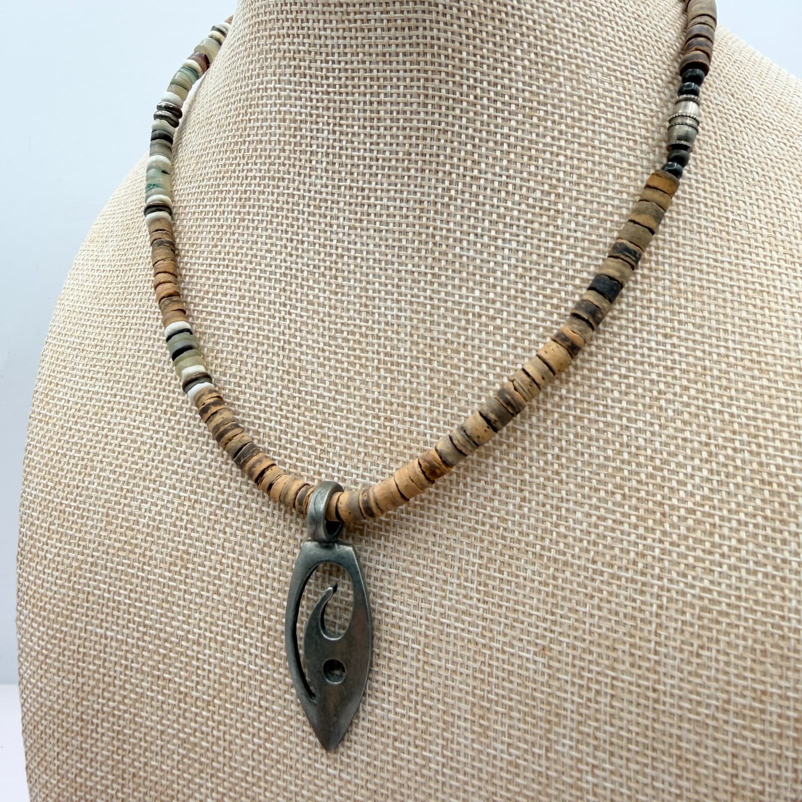 VTG Y2K Silver Tone Heishe Wooden Beaded Pewter Fish Pendant Necklace Jewelry - Thumbnail 7