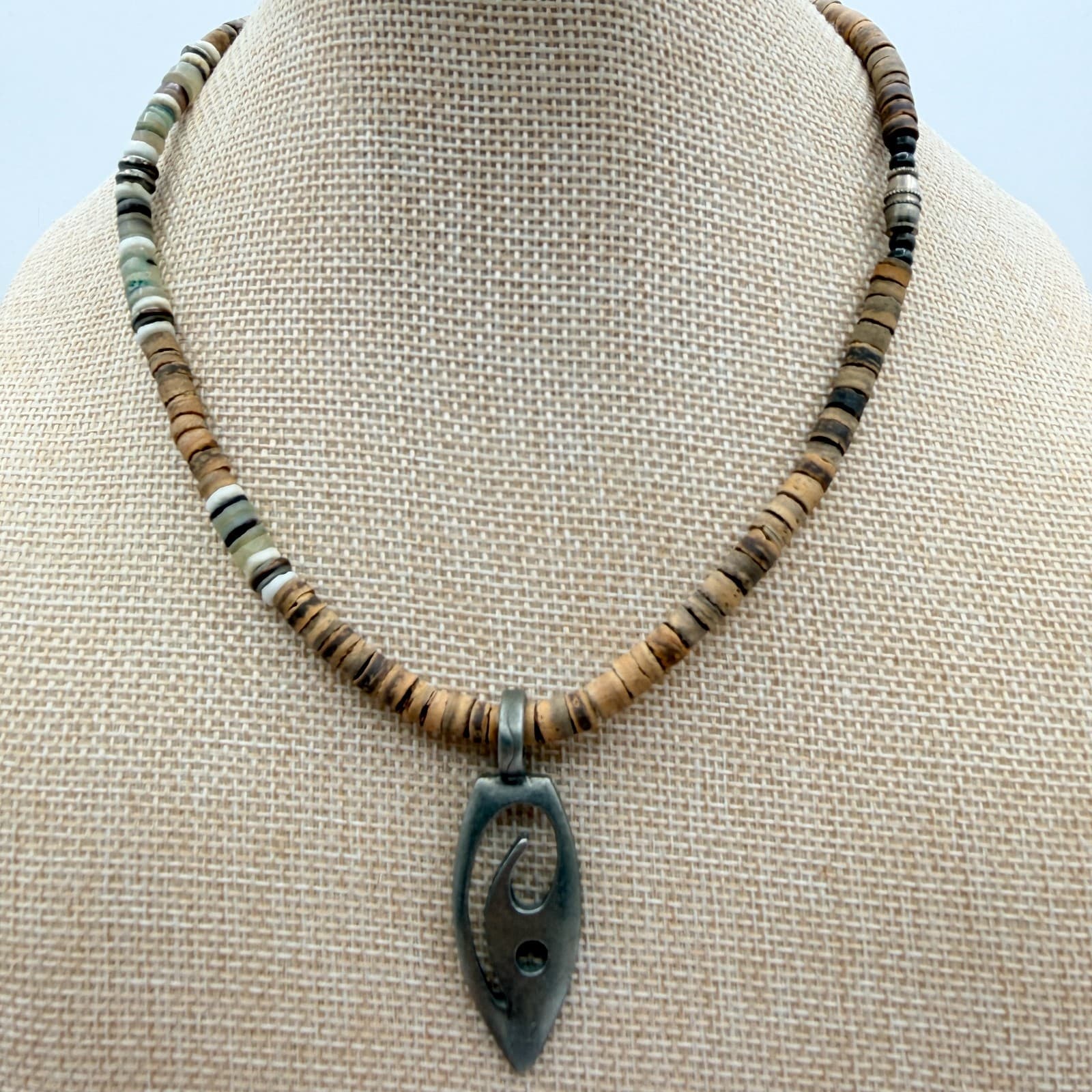 VTG Y2K Silver Tone Heishe Wooden Beaded Pewter Fish Pendant Necklace Jewelry - Thumbnail 2