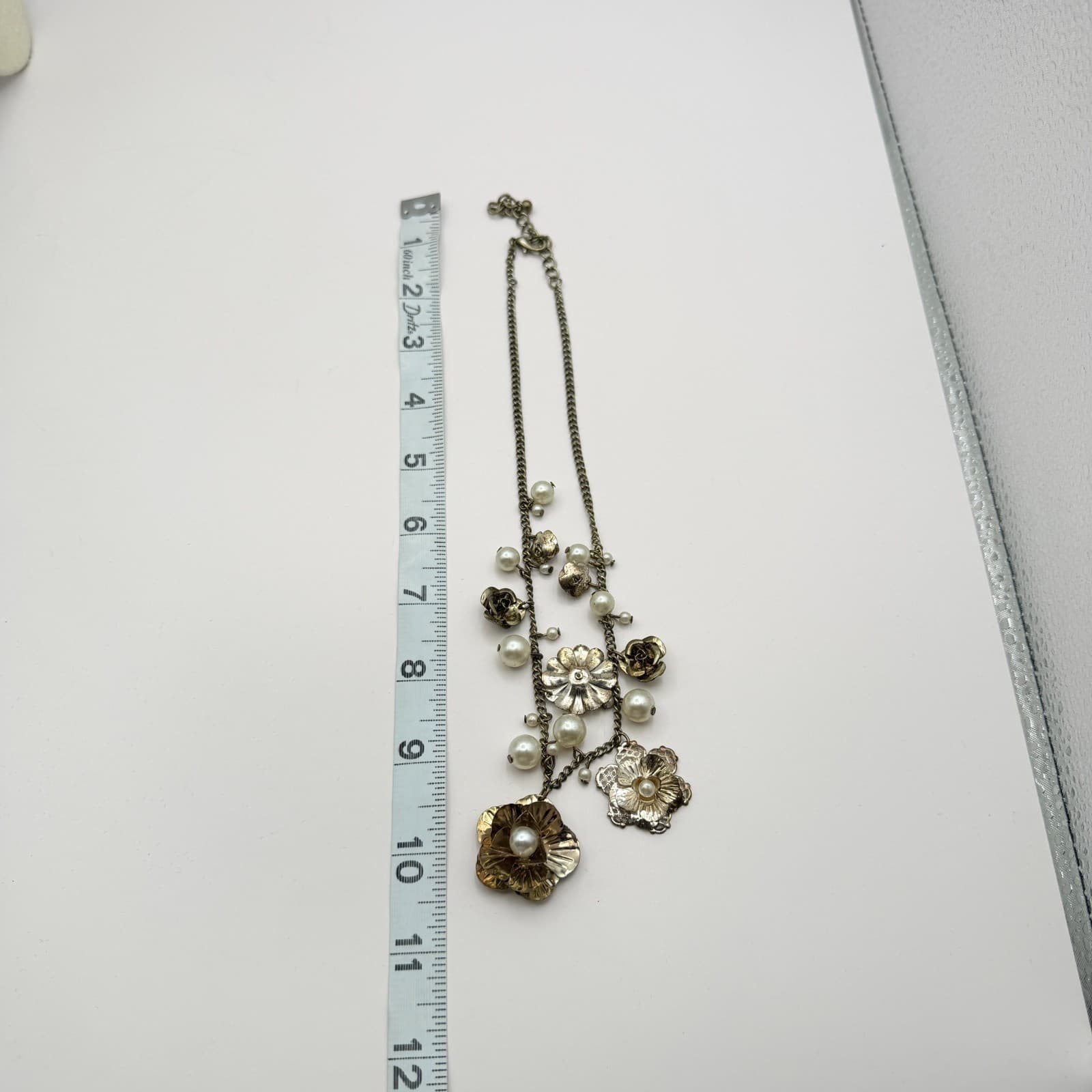 Vintage 90s Gold Tone Floral Faux Pearl Statement Necklace Women's Jewelry - Thumbnail 12