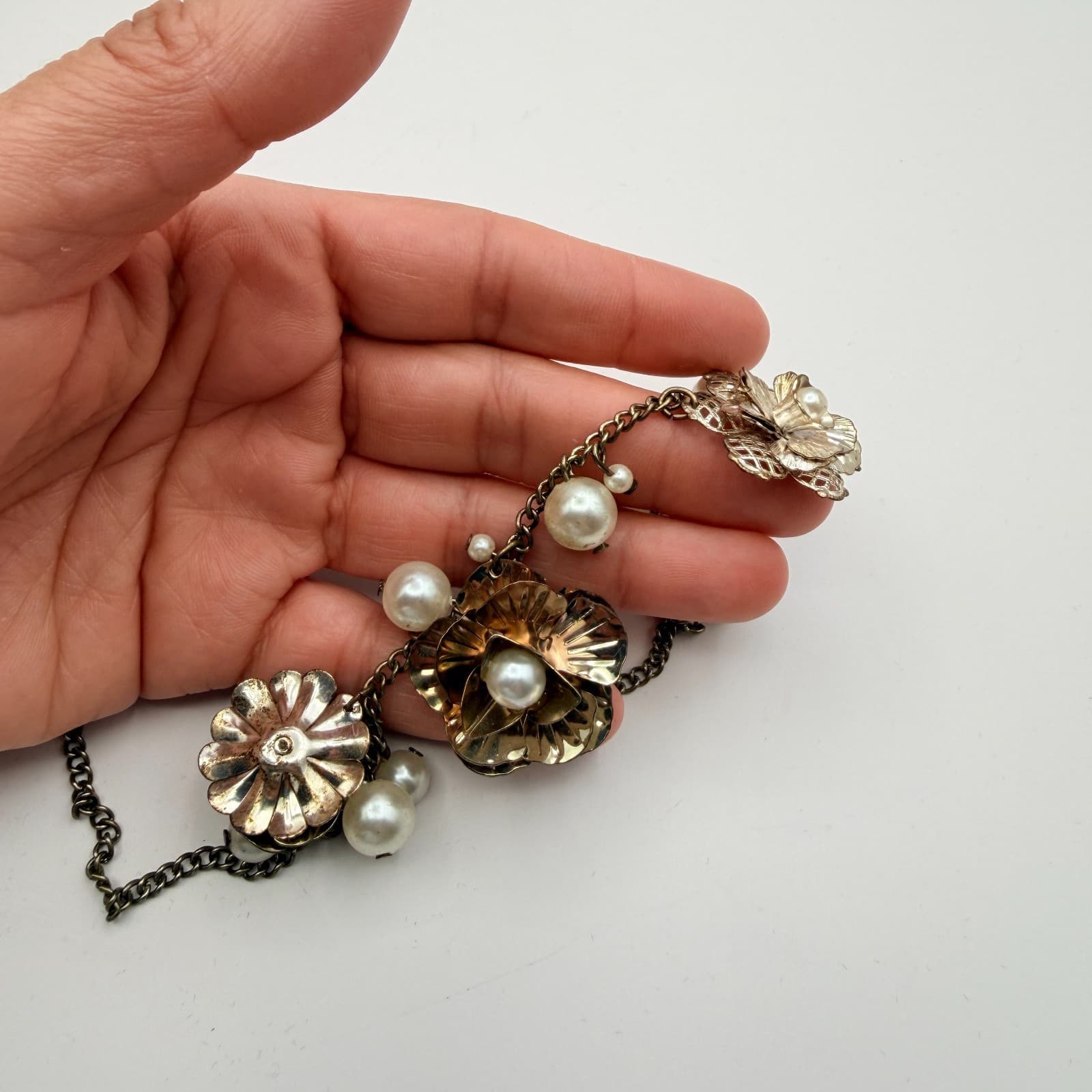 Vintage 90s Gold Tone Floral Faux Pearl Statement Necklace Women's Jewelry - Thumbnail 10