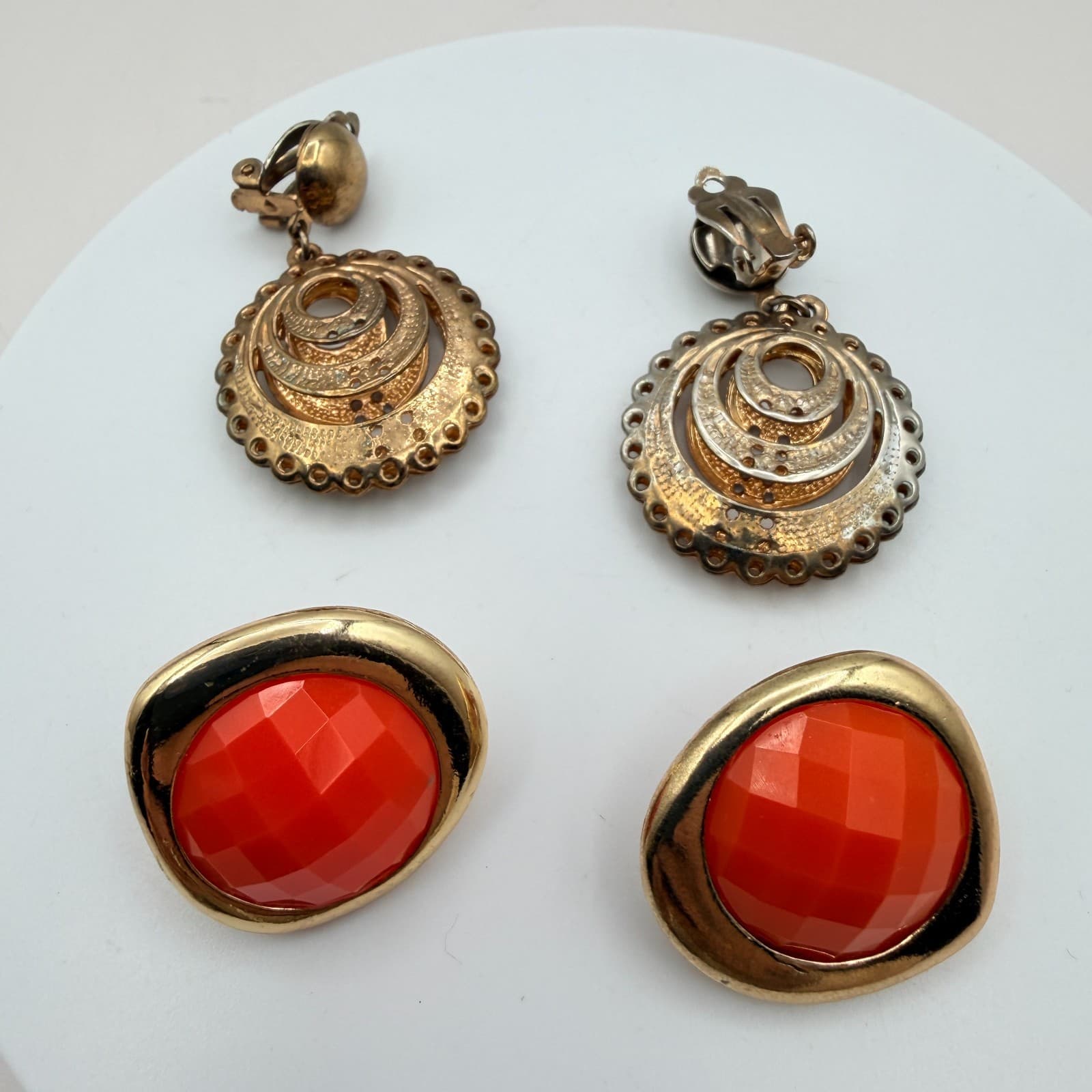 Vintage Y2K Gold Tone Red Glass Earrings Set Women's Classic Fashion Jewelry - Image 1