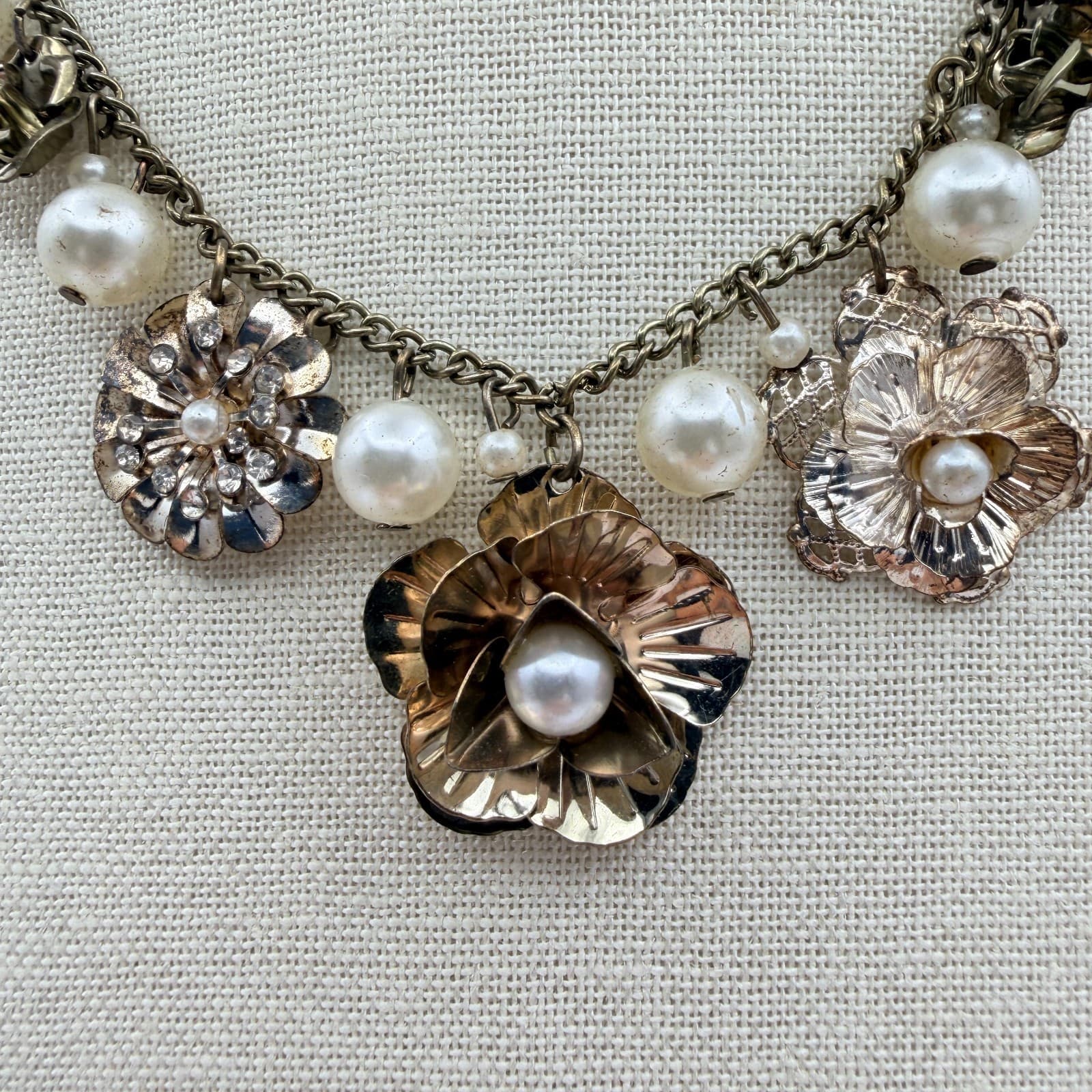 Vintage 90s Gold Tone Floral Faux Pearl Statement Necklace Women's Jewelry - Thumbnail 9