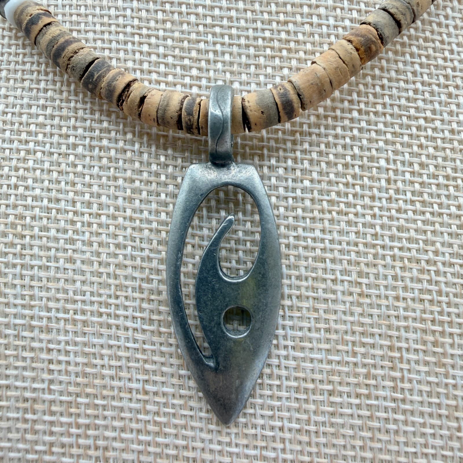 VTG Y2K Silver Tone Heishe Wooden Beaded Pewter Fish Pendant Necklace Jewelry - Thumbnail 4