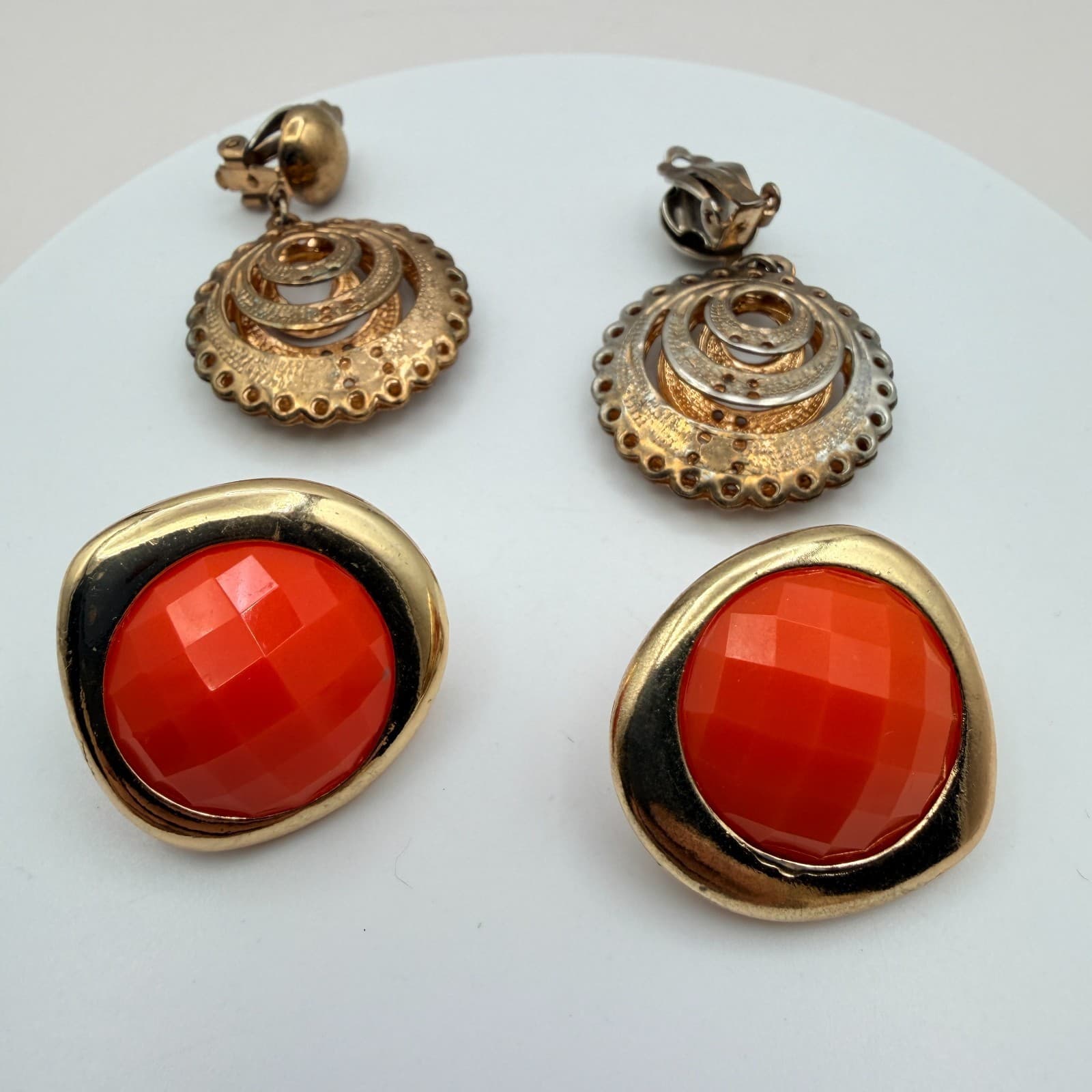 Vintage Y2K Gold Tone Red Glass Earrings Set Women's Classic Fashion Jewelry - Thumbnail 4