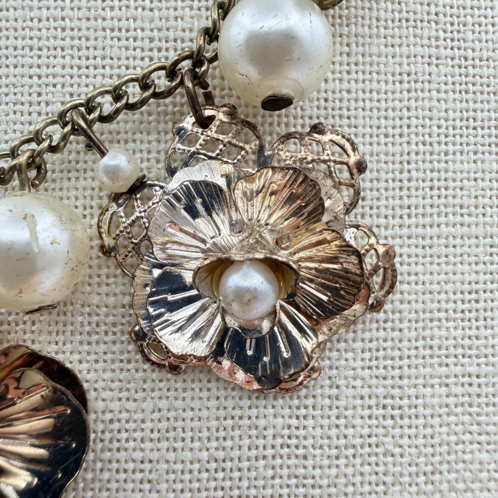 Vintage 90s Gold Tone Floral Faux Pearl Statement Necklace Women's Jewelry - Thumbnail 8