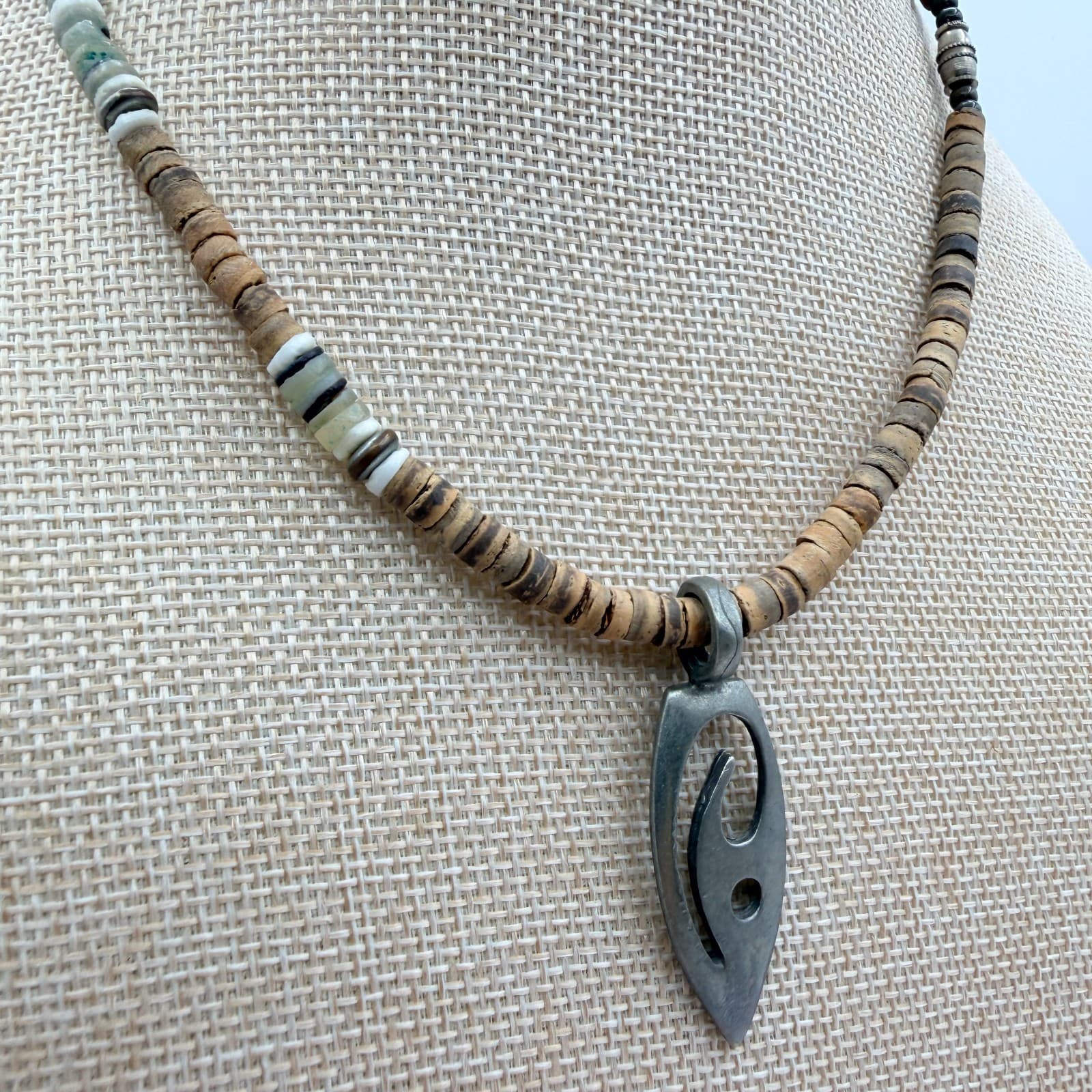 VTG Y2K Silver Tone Heishe Wooden Beaded Pewter Fish Pendant Necklace Jewelry - Thumbnail 5