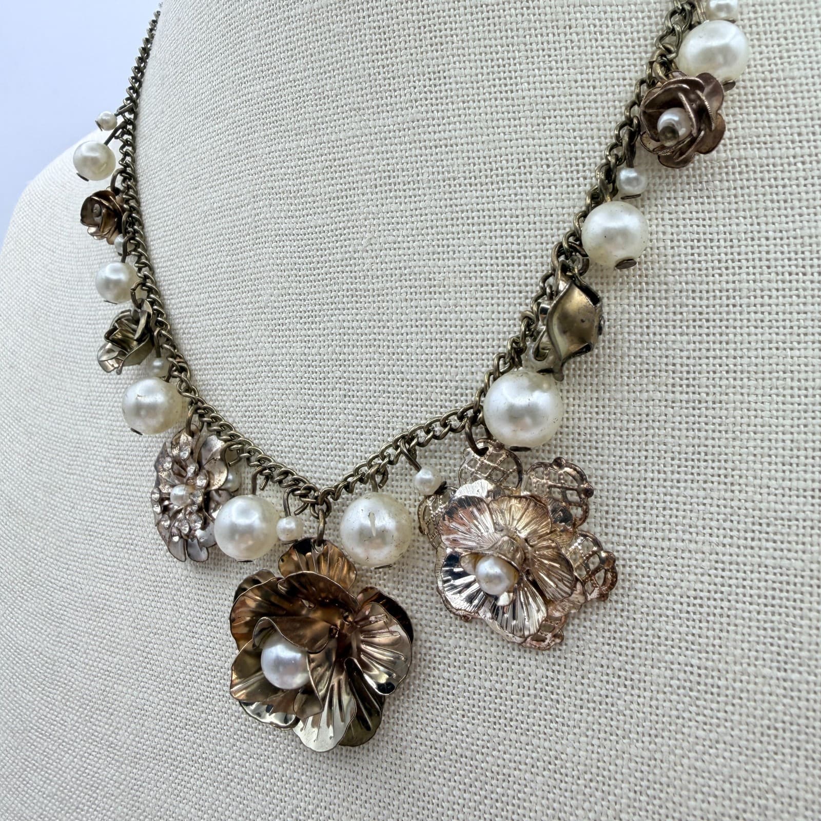 Vintage 90s Gold Tone Floral Faux Pearl Statement Necklace Women's Jewelry - Thumbnail 3