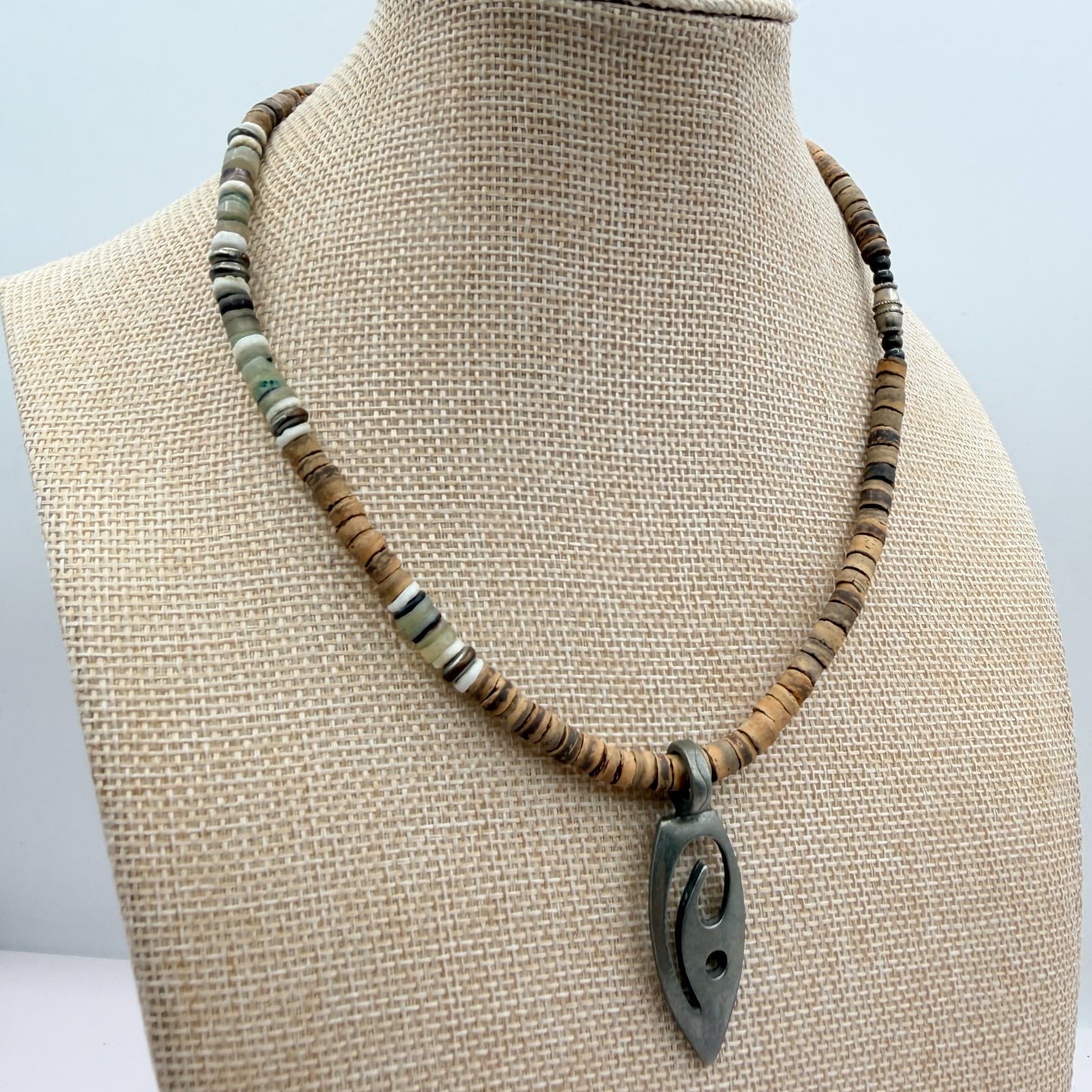 VTG Y2K Silver Tone Heishe Wooden Beaded Pewter Fish Pendant Necklace Jewelry - Thumbnail 6