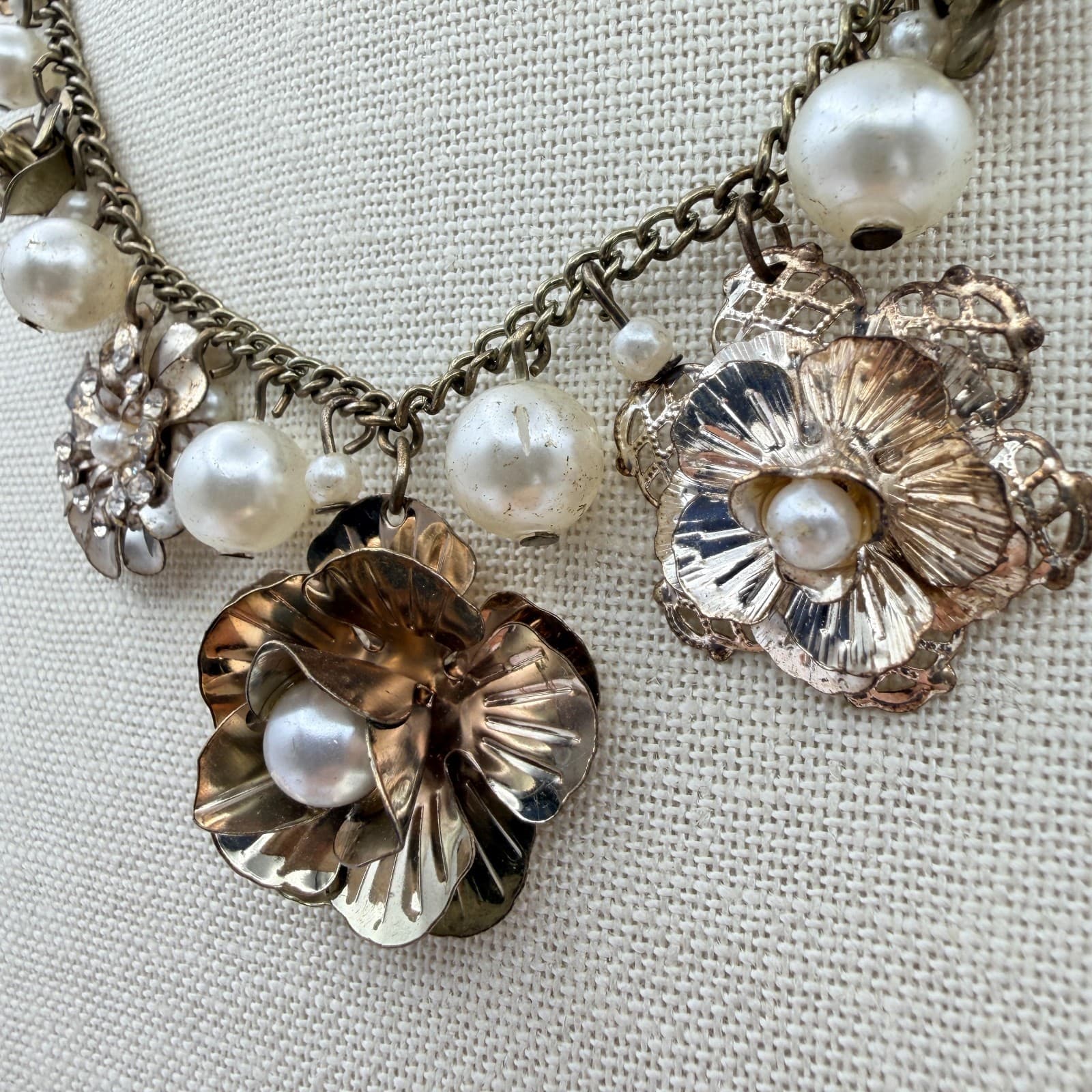 Vintage 90s Gold Tone Floral Faux Pearl Statement Necklace Women's Jewelry - Thumbnail 7