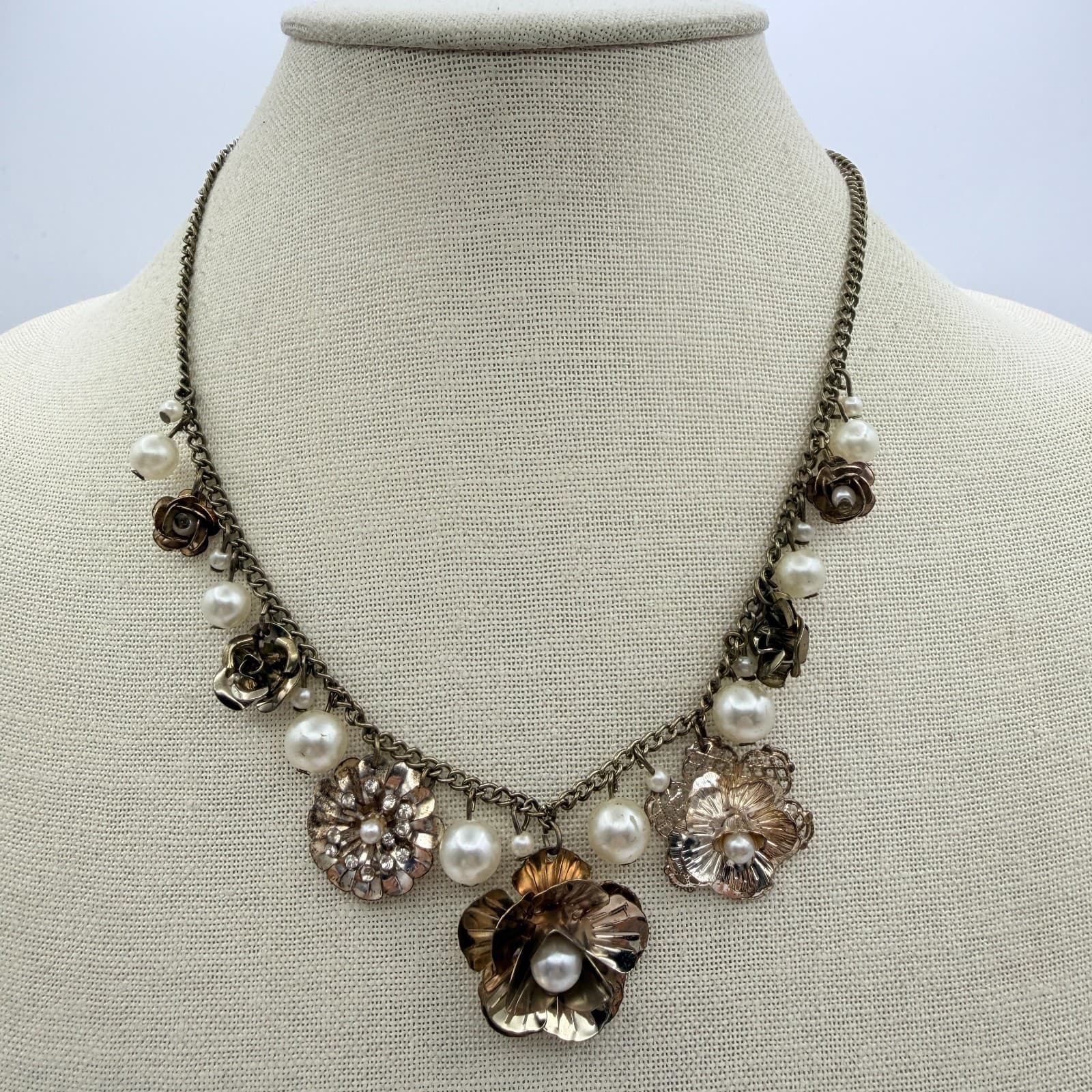 Vintage 90s Gold Tone Floral Faux Pearl Statement Necklace Women's Jewelry - Thumbnail 2