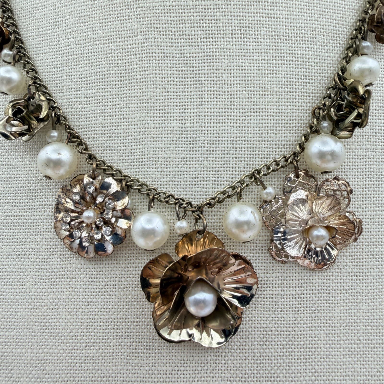 Vintage 90s Gold Tone Floral Faux Pearl Statement Necklace Women's Jewelry - Thumbnail 4