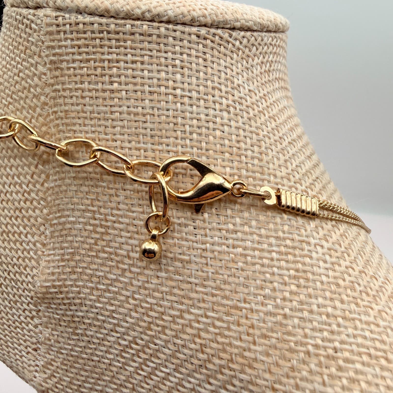 VTG Y2K Gold Tone Triple Strand Mother of Pearl Shell Beaded Necklace Jewelry - Thumbnail 8