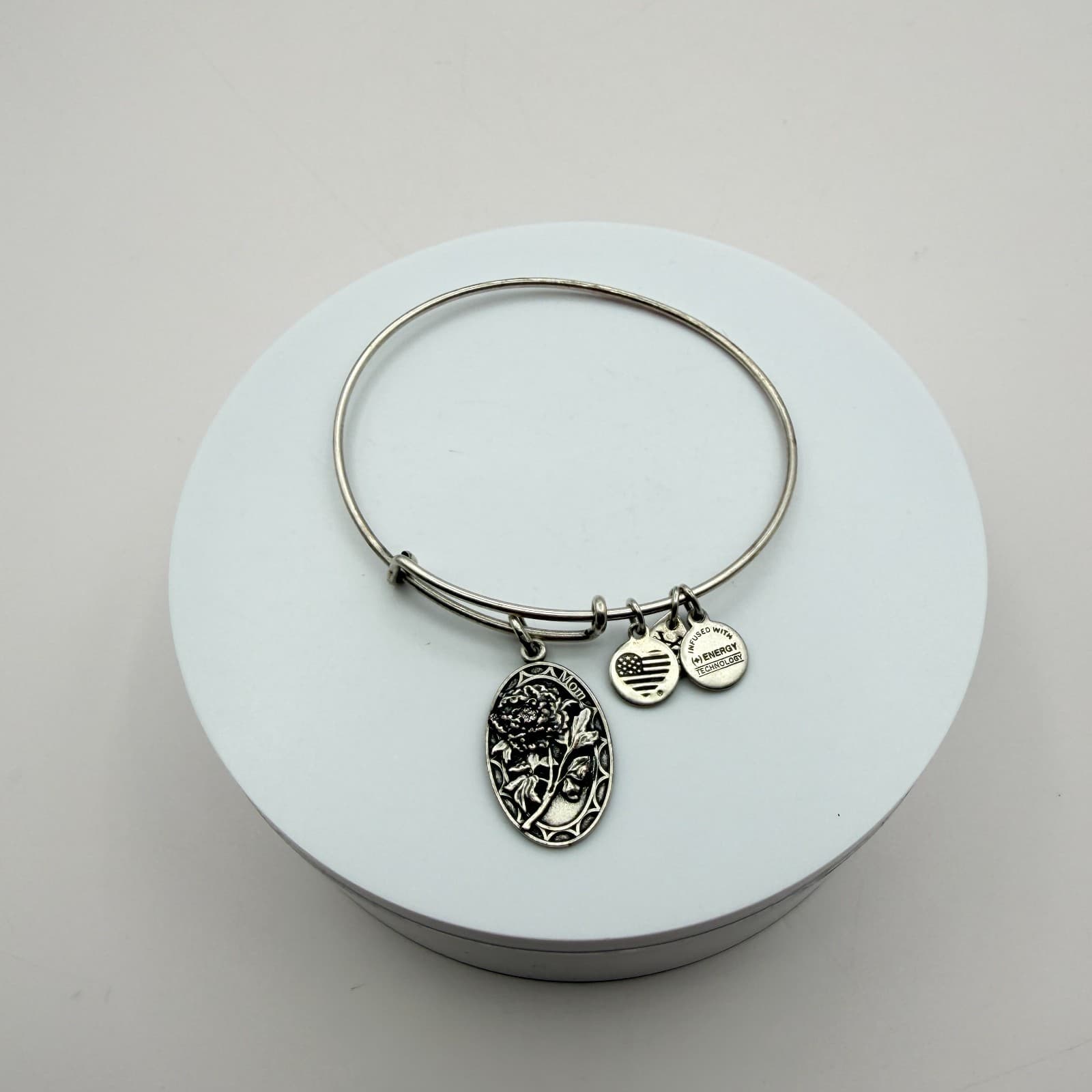 Vintage Y2K Mom Floral Silver-Tone Energy Technology Charms Bracelet Jewelry - Thumbnail 8