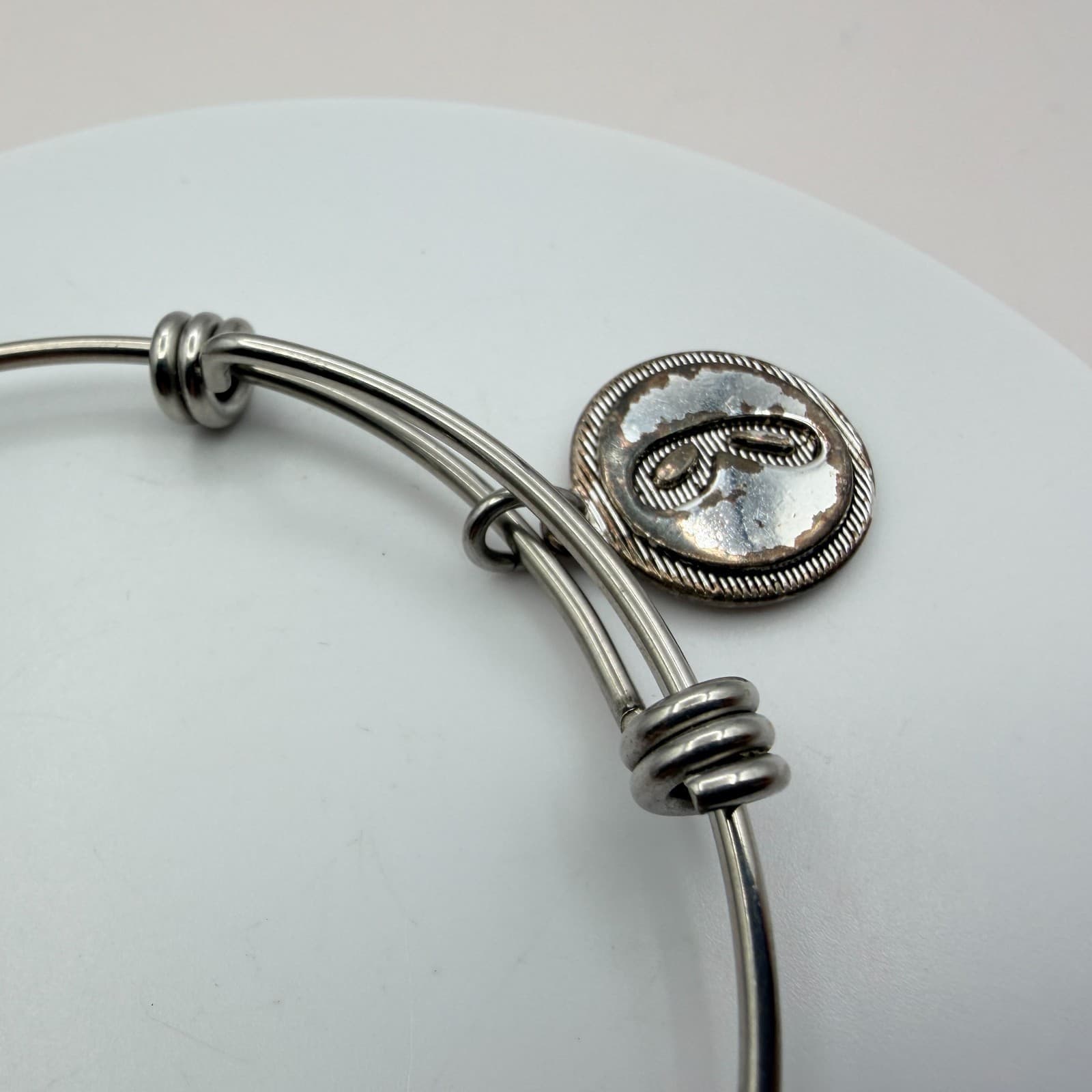 Vintage 90s Silver Tone Bangle Bracelet Pearl Star Textured Coin Charms Jewelry - Thumbnail 4