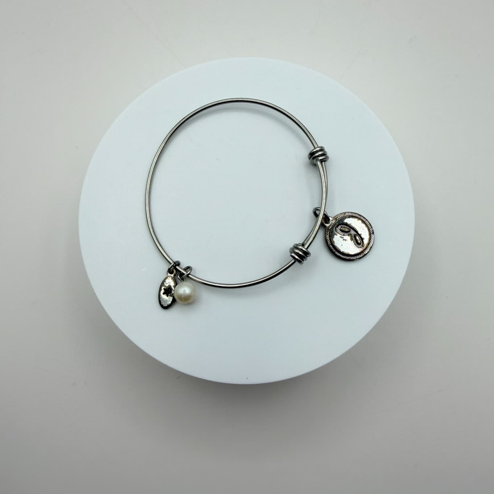 Vintage 90s Silver Tone Bangle Bracelet Pearl Star Textured Coin Charms Jewelry - Thumbnail 8