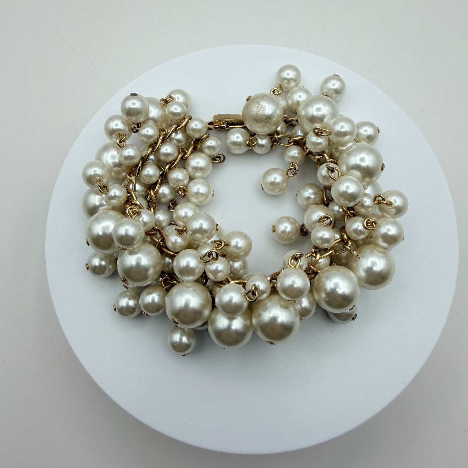Vintage Y2K Gold Tone Chain Link Statement Faux Pearl Cluster Bracelet Jewelry - Image 1