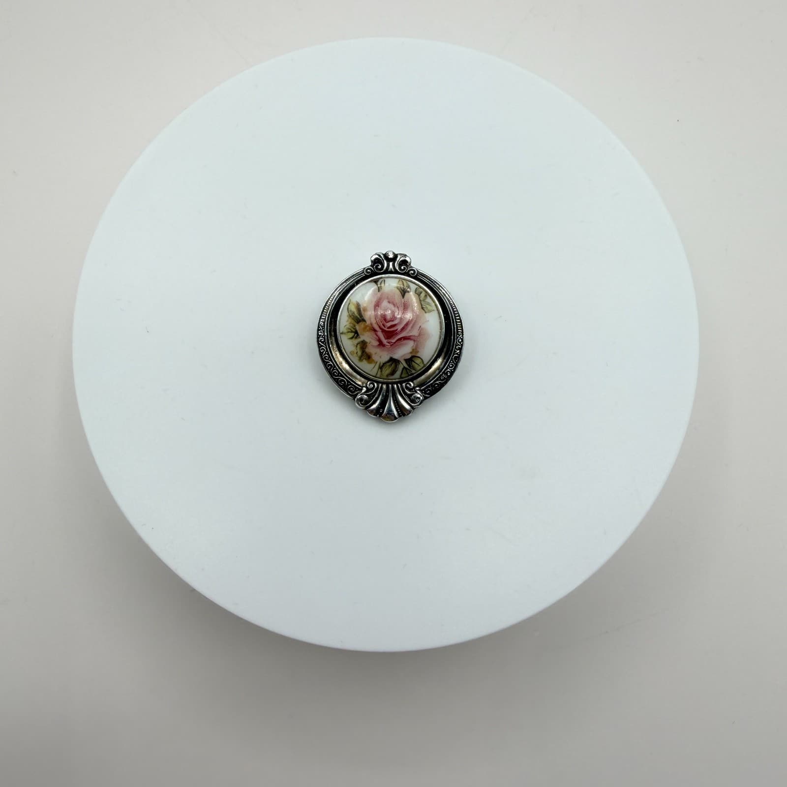 Vintage 80s SilverTone Scarf Clip Pink Rose Floral Glass Cabochon Boho Accessory - Thumbnail 2