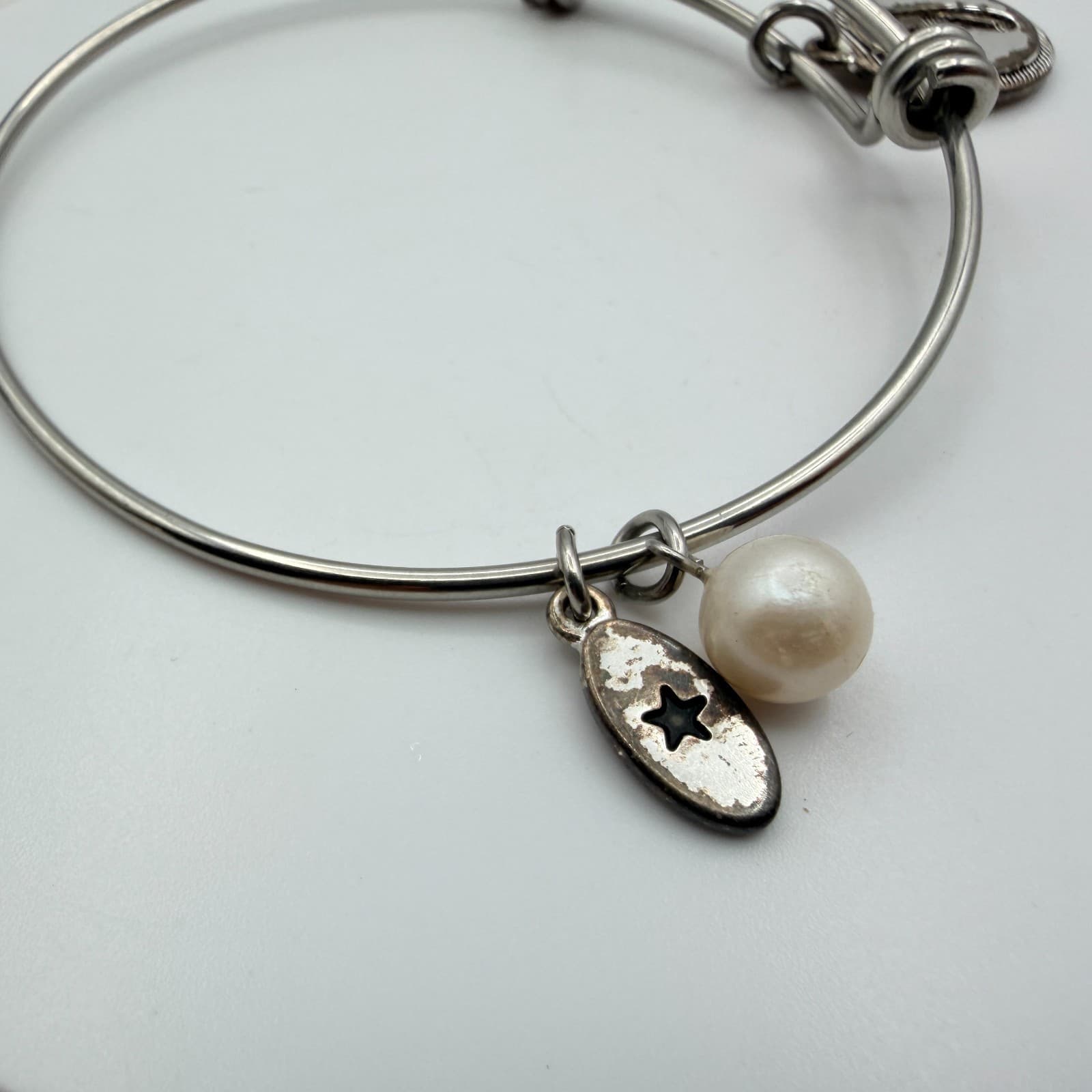 Vintage 90s Silver Tone Bangle Bracelet Pearl Star Textured Coin Charms Jewelry - Thumbnail 6