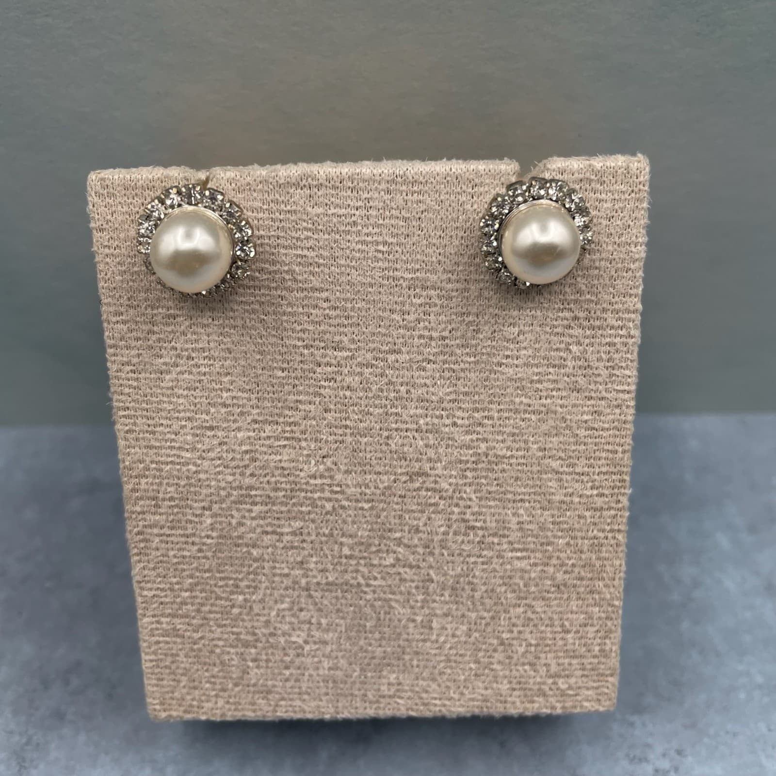 Vintage Classic Faux Pearl Clear Rhinestone Halo Silver Tone Post Back Stud - Thumbnail 4