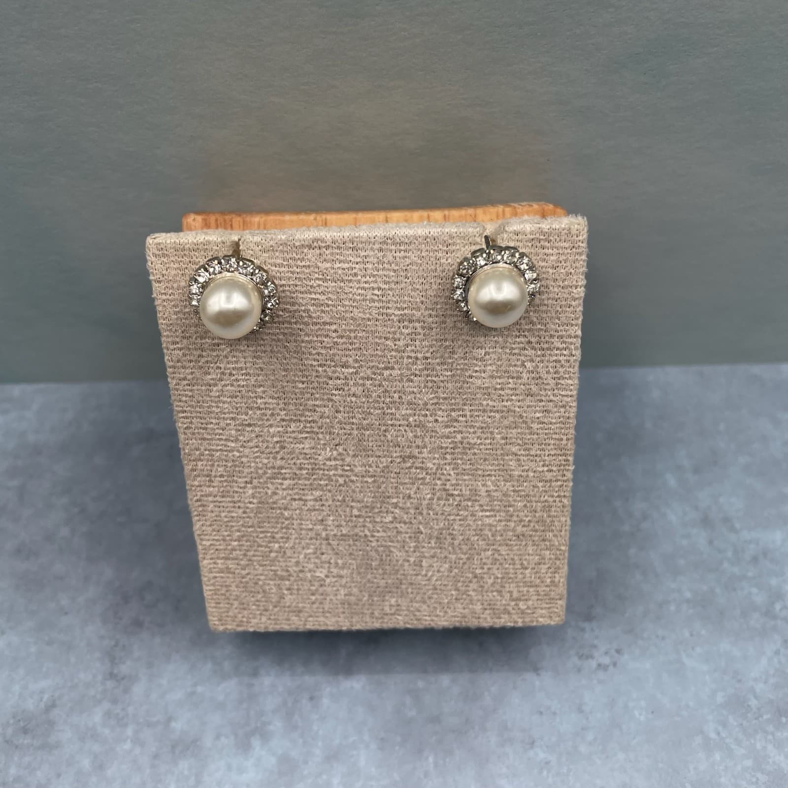 Vintage Classic Faux Pearl Clear Rhinestone Halo Silver Tone Post Back Stud - Thumbnail 3