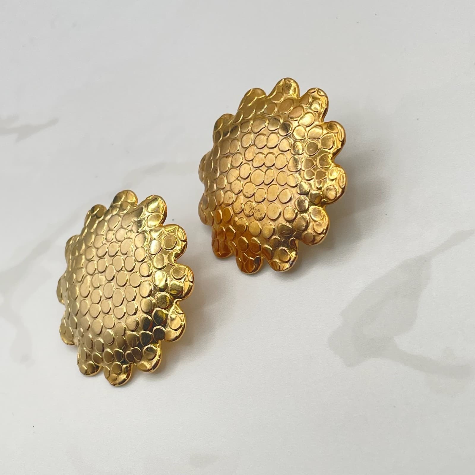Vintage VTG Gold Tone Stud Earrings Large Flower Bubble Textured Scalloped - Image 1