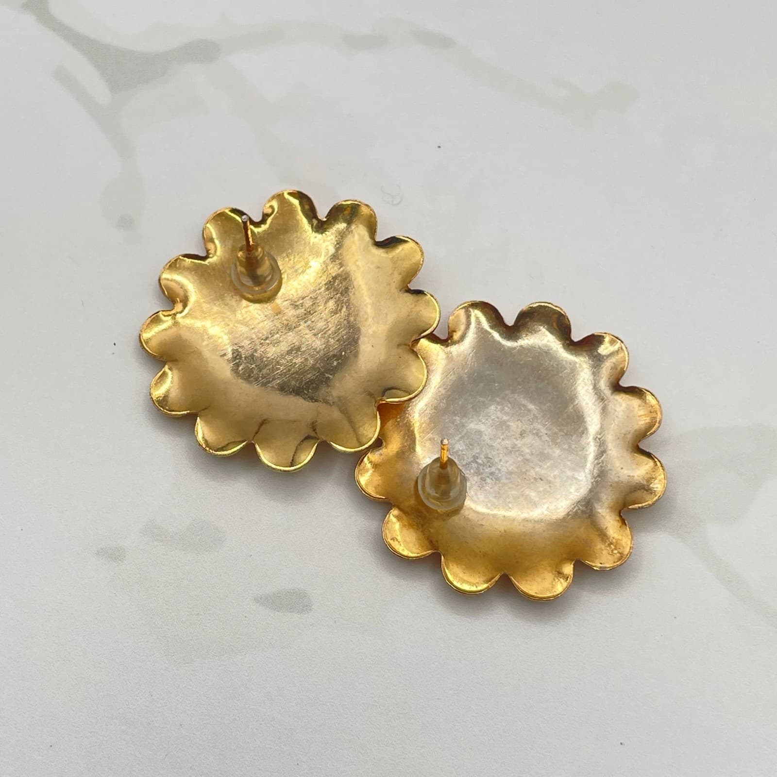 Vintage VTG Gold Tone Stud Earrings Large Flower Bubble Textured Scalloped - Thumbnail 7