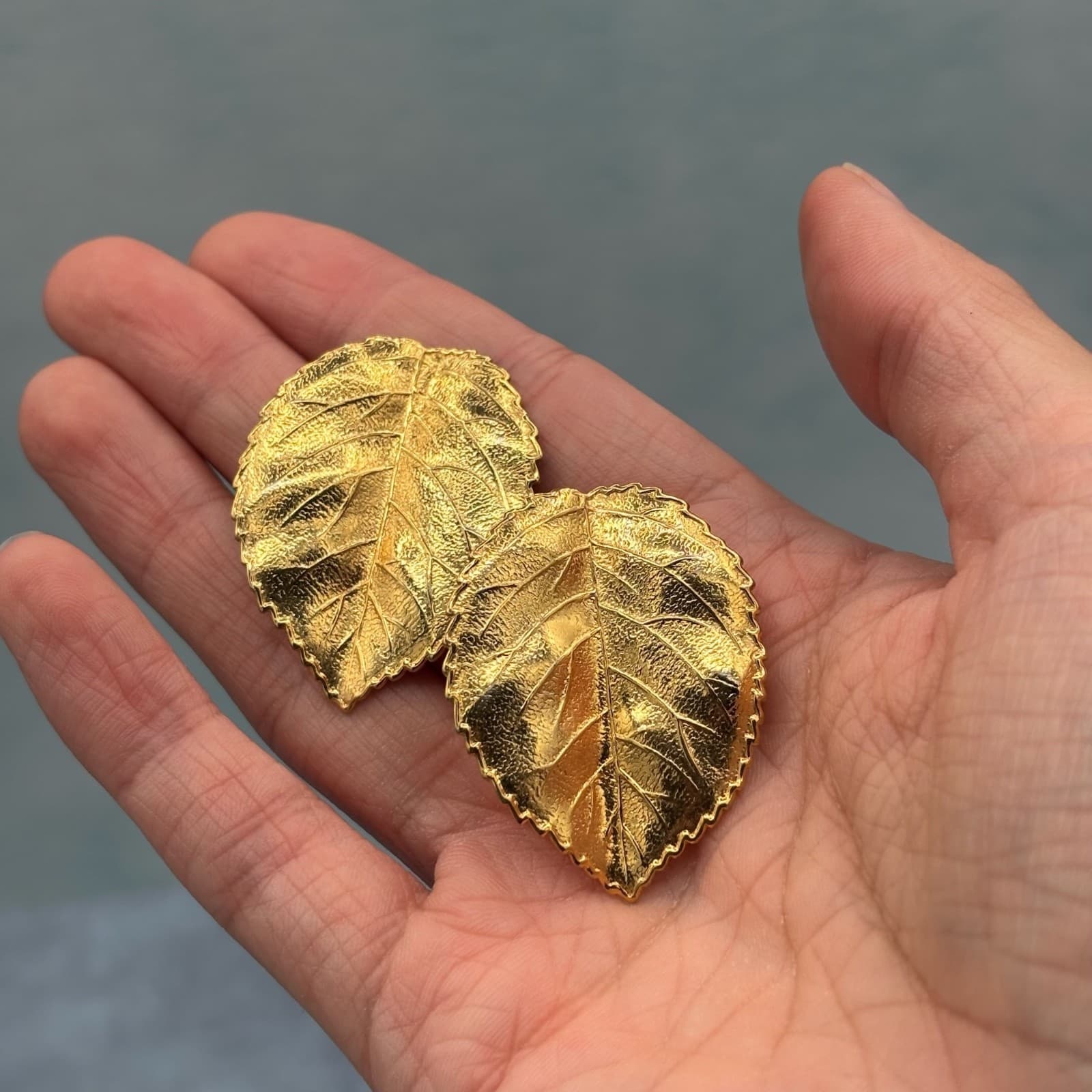 Vintage Gold Tone Textured Leaf Clip On Earrings Statement Jewelry Chunky Y2K - Thumbnail 5