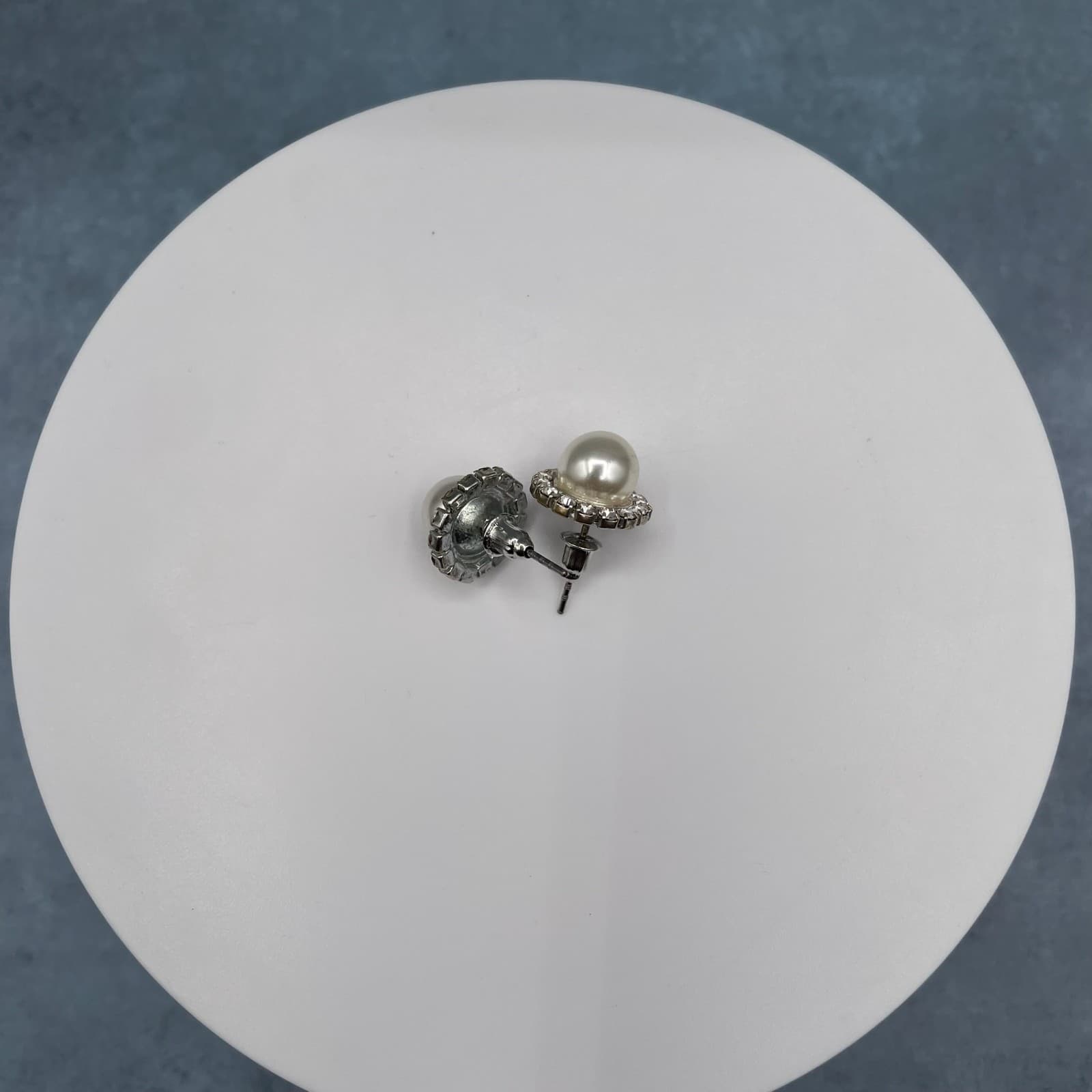 Vintage Classic Faux Pearl Clear Rhinestone Halo Silver Tone Post Back Stud - Thumbnail 5