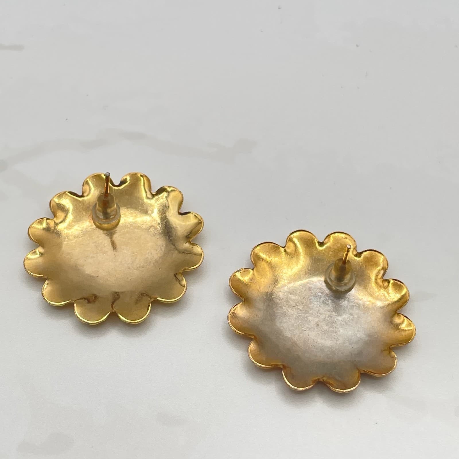 Vintage VTG Gold Tone Stud Earrings Large Flower Bubble Textured Scalloped - Thumbnail 8